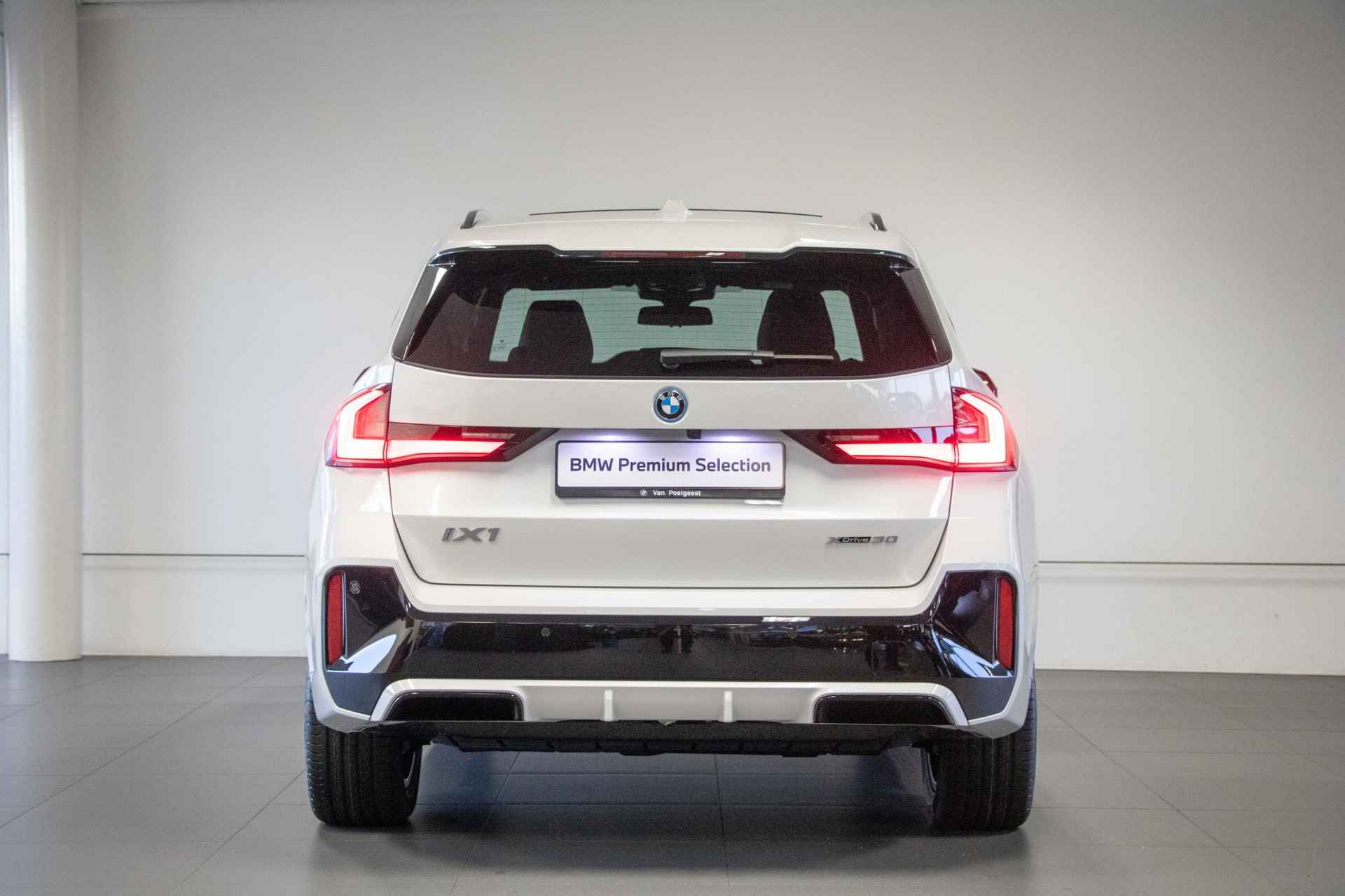 BMW iX1 xDrive30 Launch Edition 67 kWh | M Sport | Panoramadak - 8/29