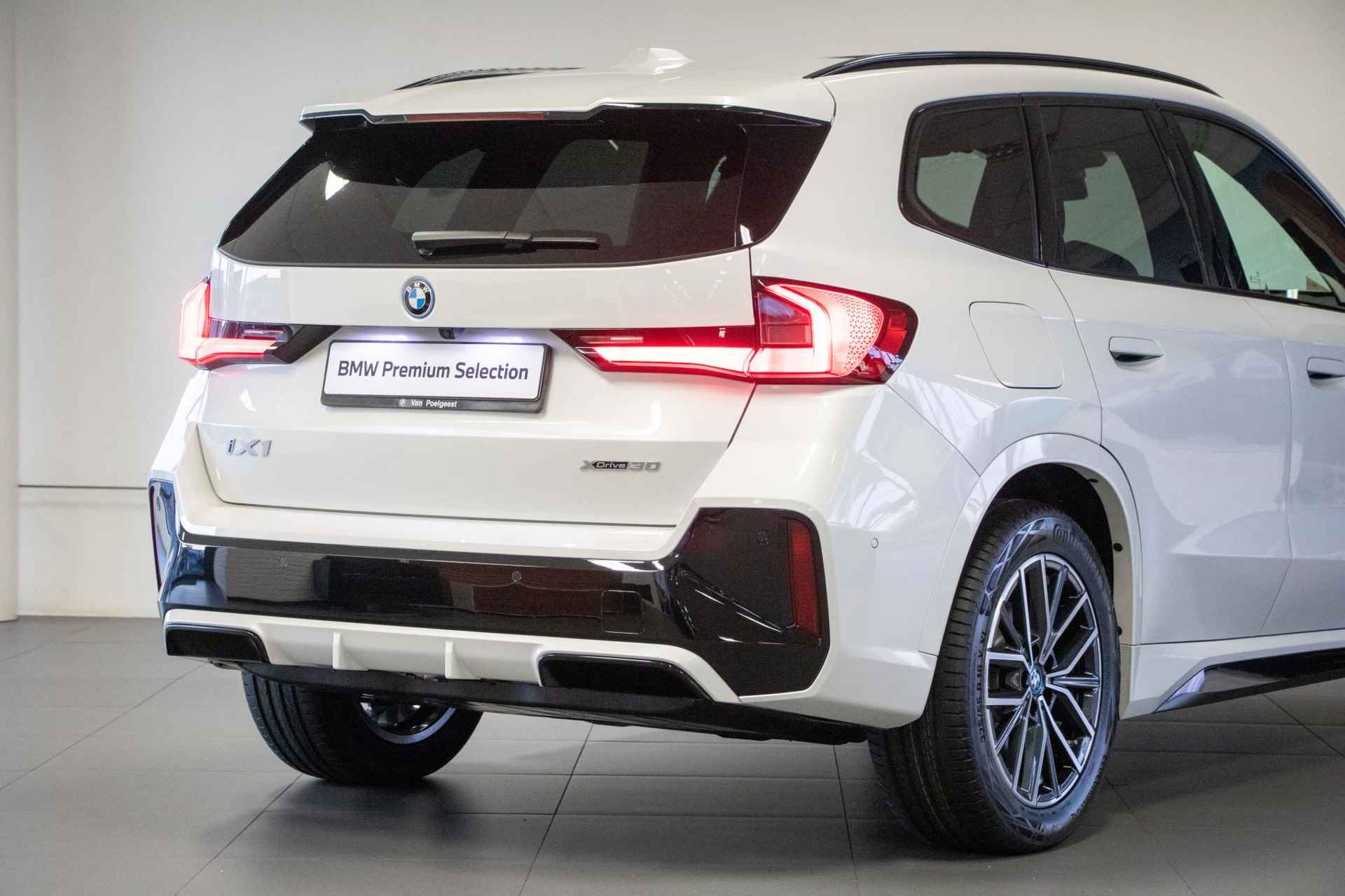 BMW iX1 xDrive30 Launch Edition 67 kWh | M Sport | Panoramadak - 28/29