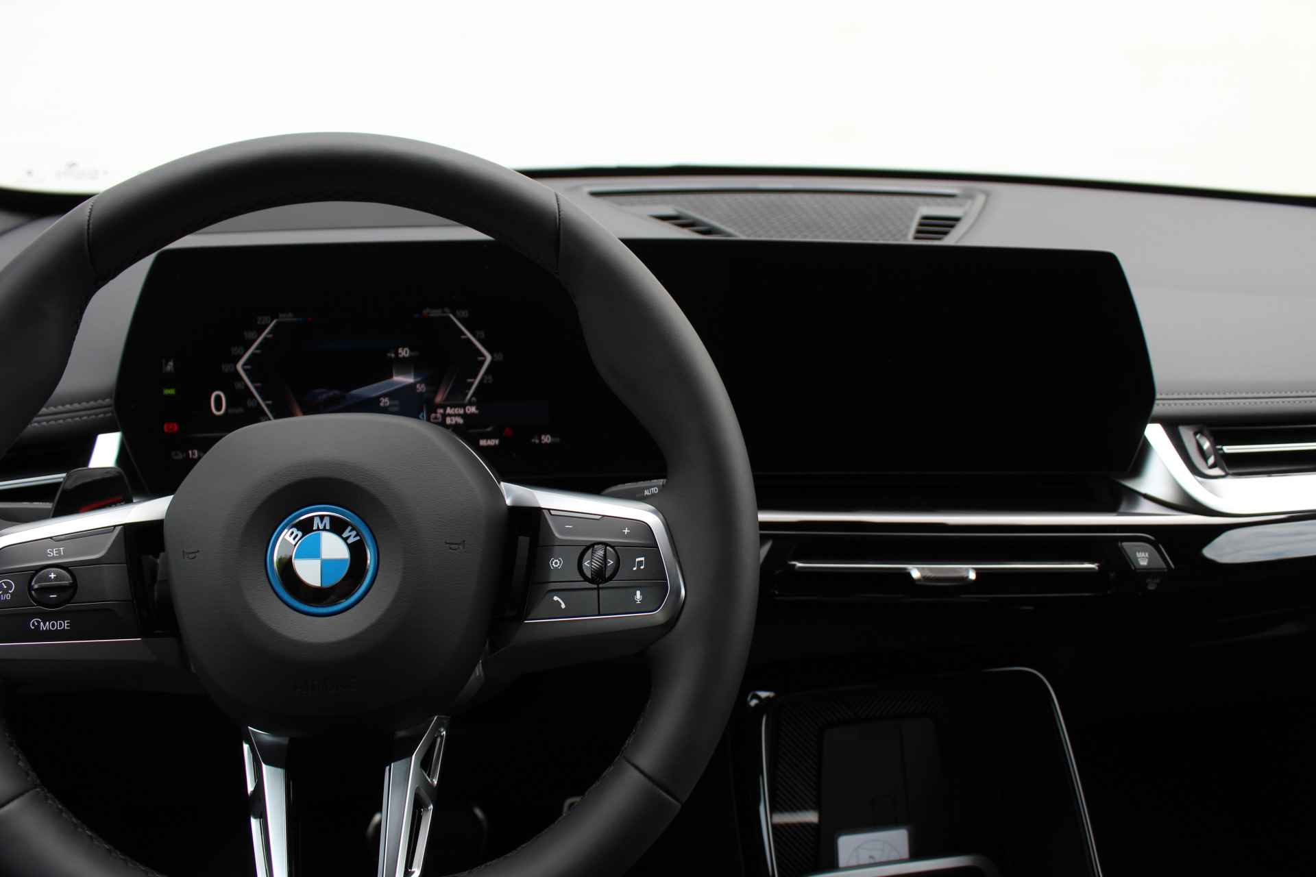 BMW iX1 xDrive30 66 kWh M Sport Automaat / Panoramadak / Sportstoelen / Stoelverwarming / Adaptieve LED / Head-Up / Parking Assistant / Widescreen Display - 13/30
