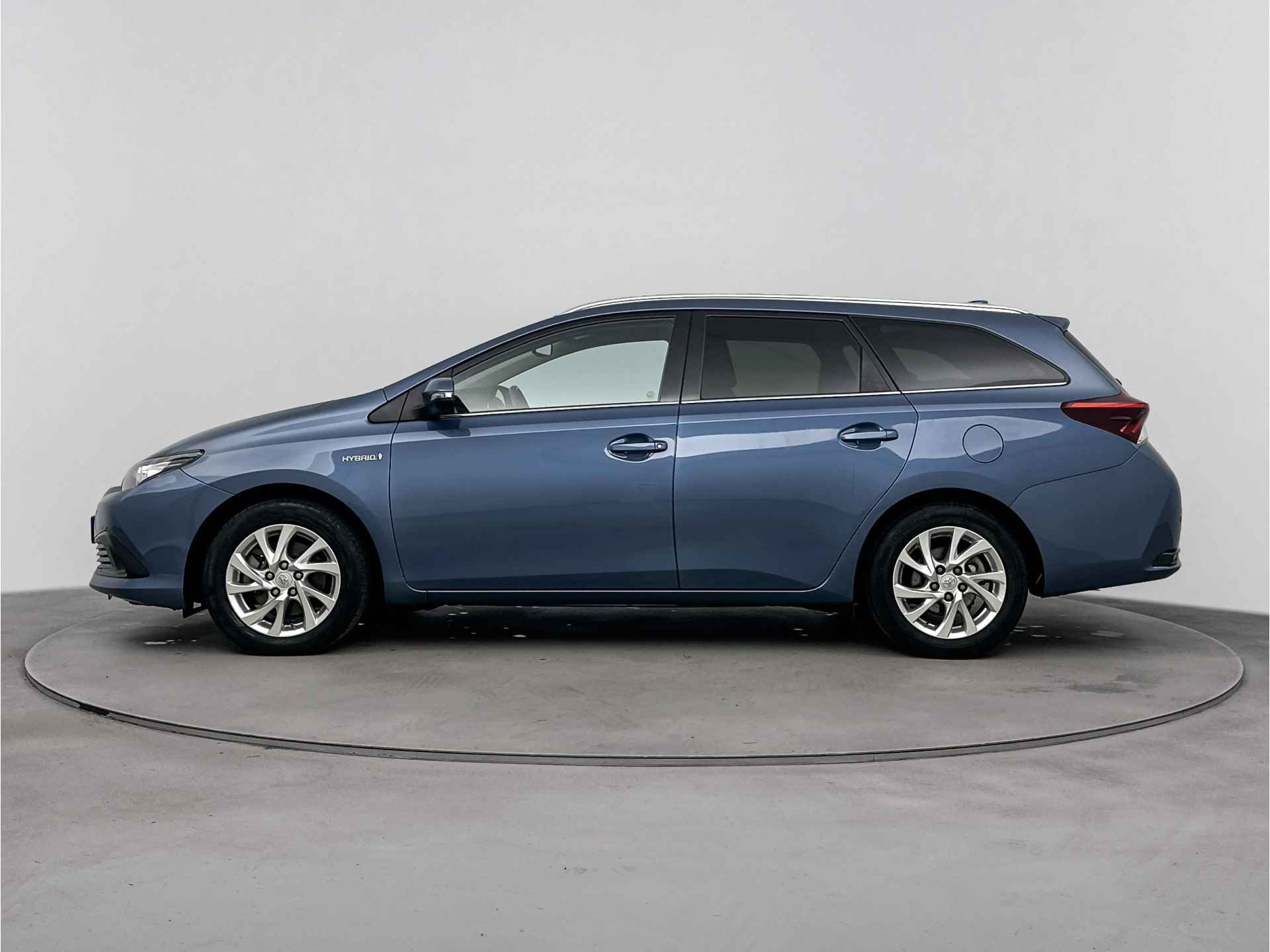 Toyota Auris Touring Sports 1.8 Hybrid Energy Plus | Navigatie | Climate Control | Cruise Control | Trekhaak | Parkeersensoren achter | - 4/41