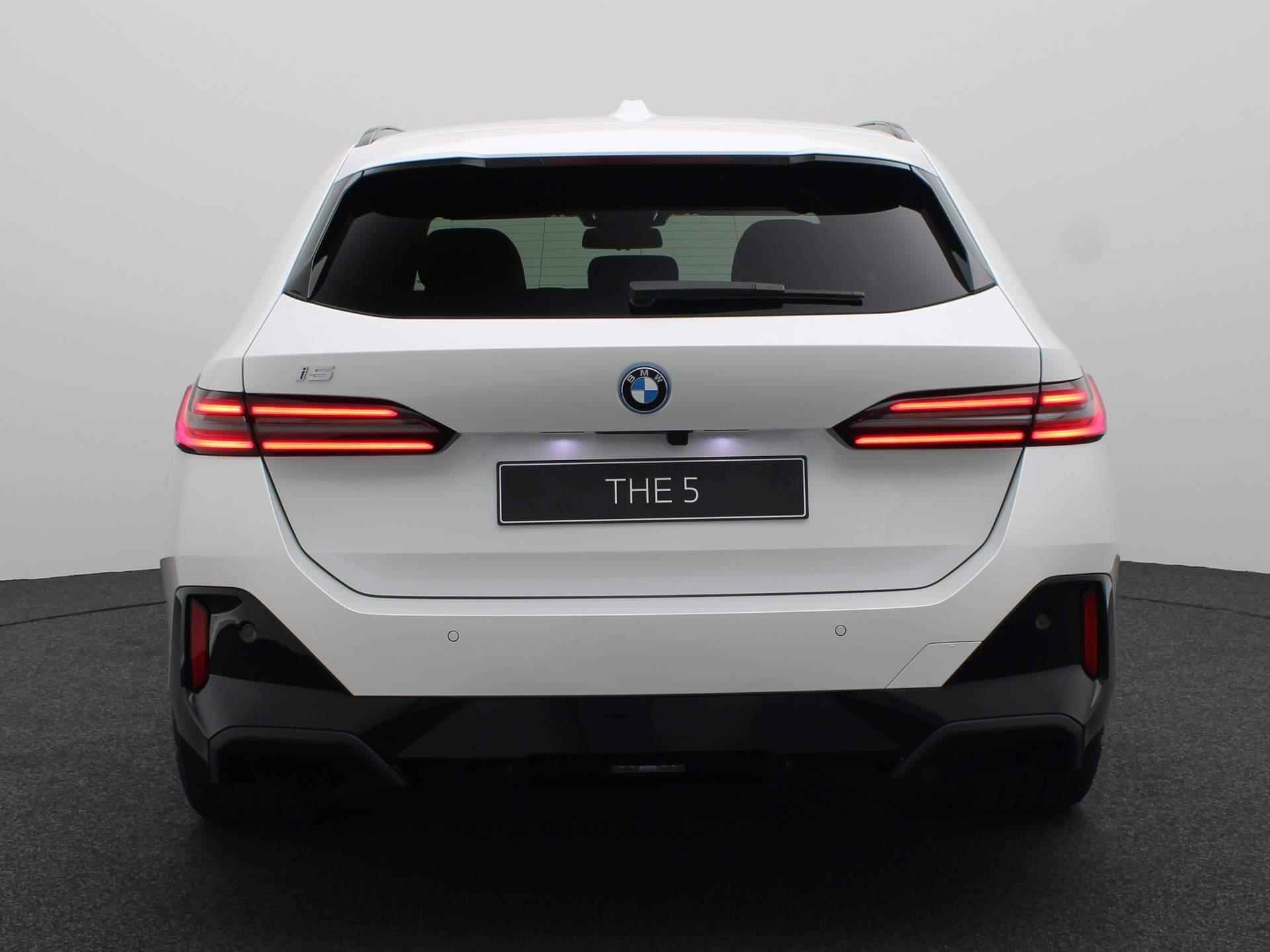 BMW i5 Touring eDrive40 | M Sportpakket Pro | Innovation Pack | Comfort Pack | Travel Pack - 5/38