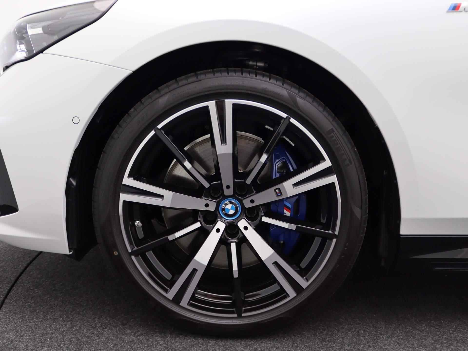 BMW i5 Touring eDrive40 | M Sportpakket Pro | Innovation Pack | Comfort Pack | Travel Pack - 8/38