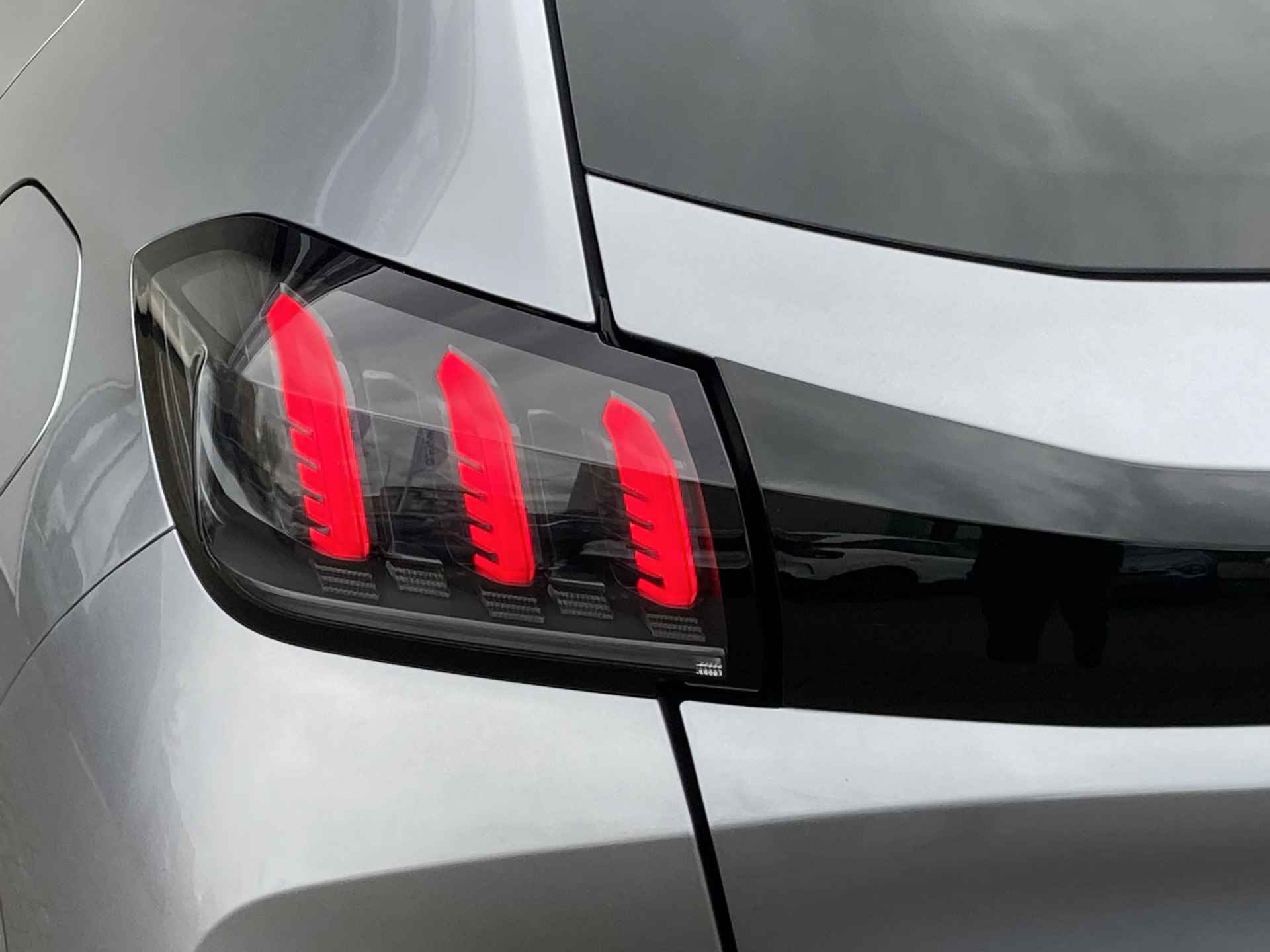 Peugeot 208 GT Line Pack 50 kWh | PANORAMADAK | NAVIGATIE | ADPTIVE CRUISE | STOELVERWARMING | ECC-AIRCO | APPLE/ANDROID AUTO | ETC - 36/45