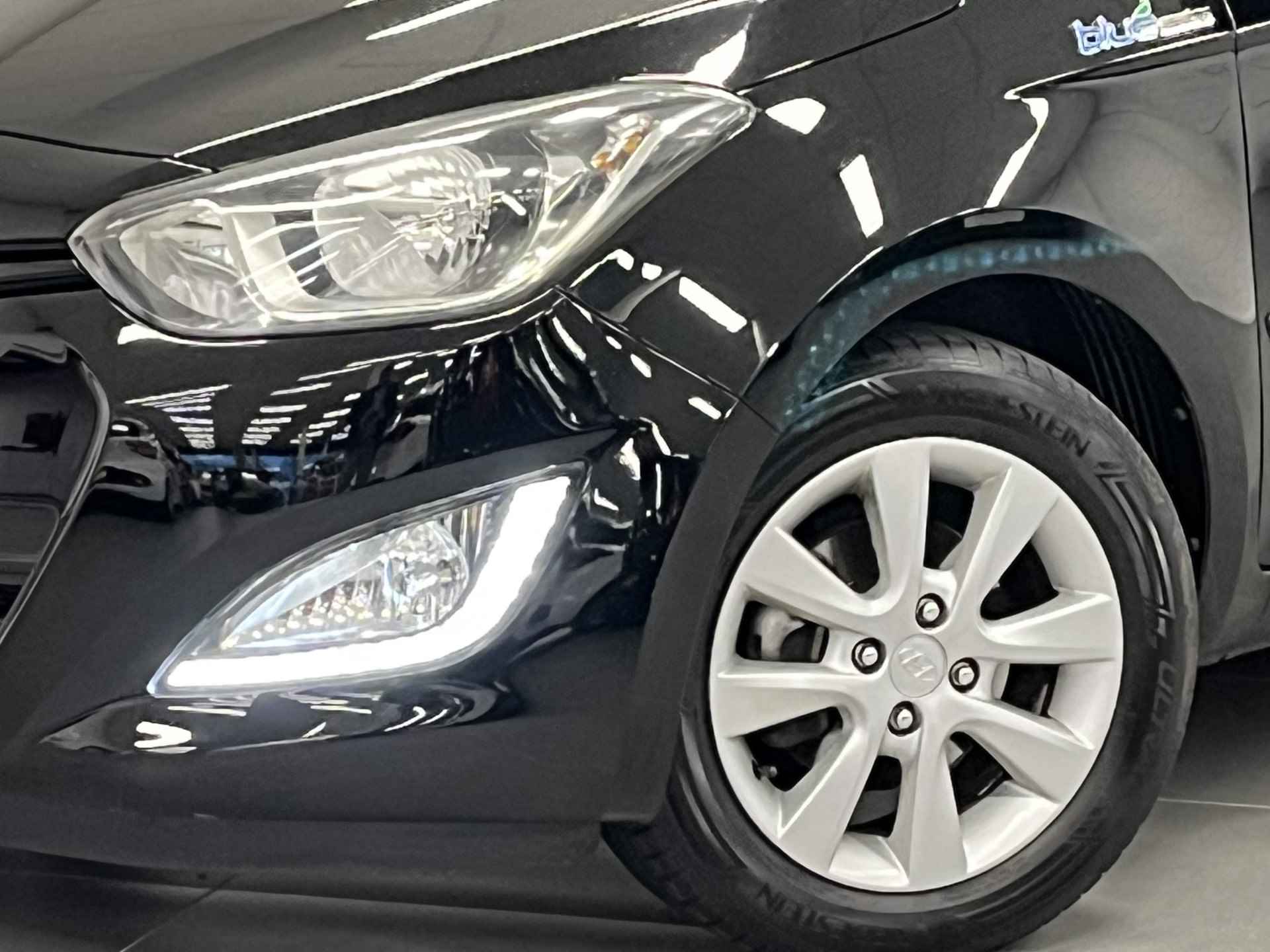 Hyundai i20 1.2i i-Deal AIRCO | NAVIGATIE | LICHTMETALEN VELGEN | LAGE KM-STAND! - 12/41