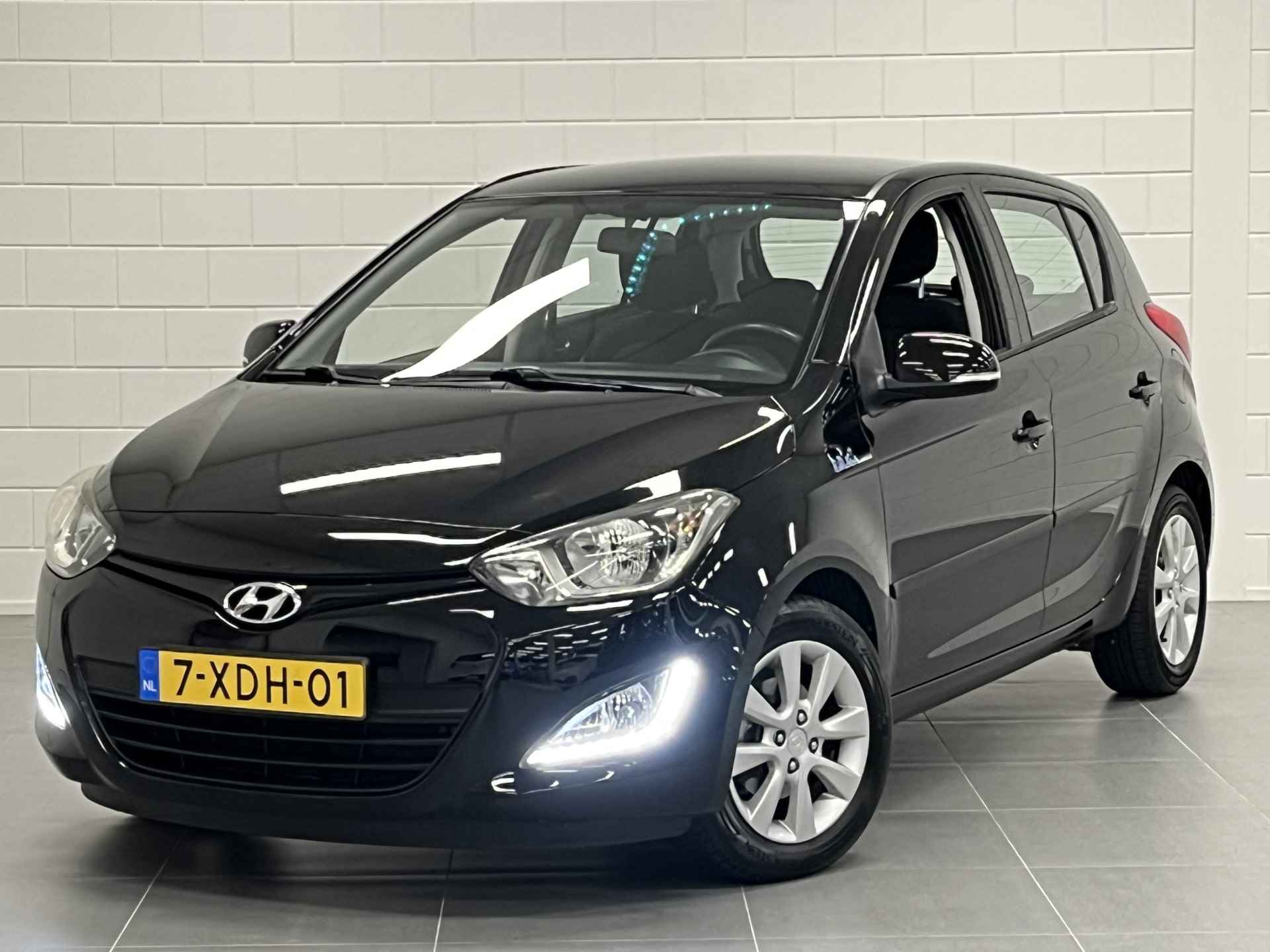 Hyundai i20 1.2i i-Deal AIRCO | NAVIGATIE | LICHTMETALEN VELGEN | LAGE KM-STAND! - 35/41