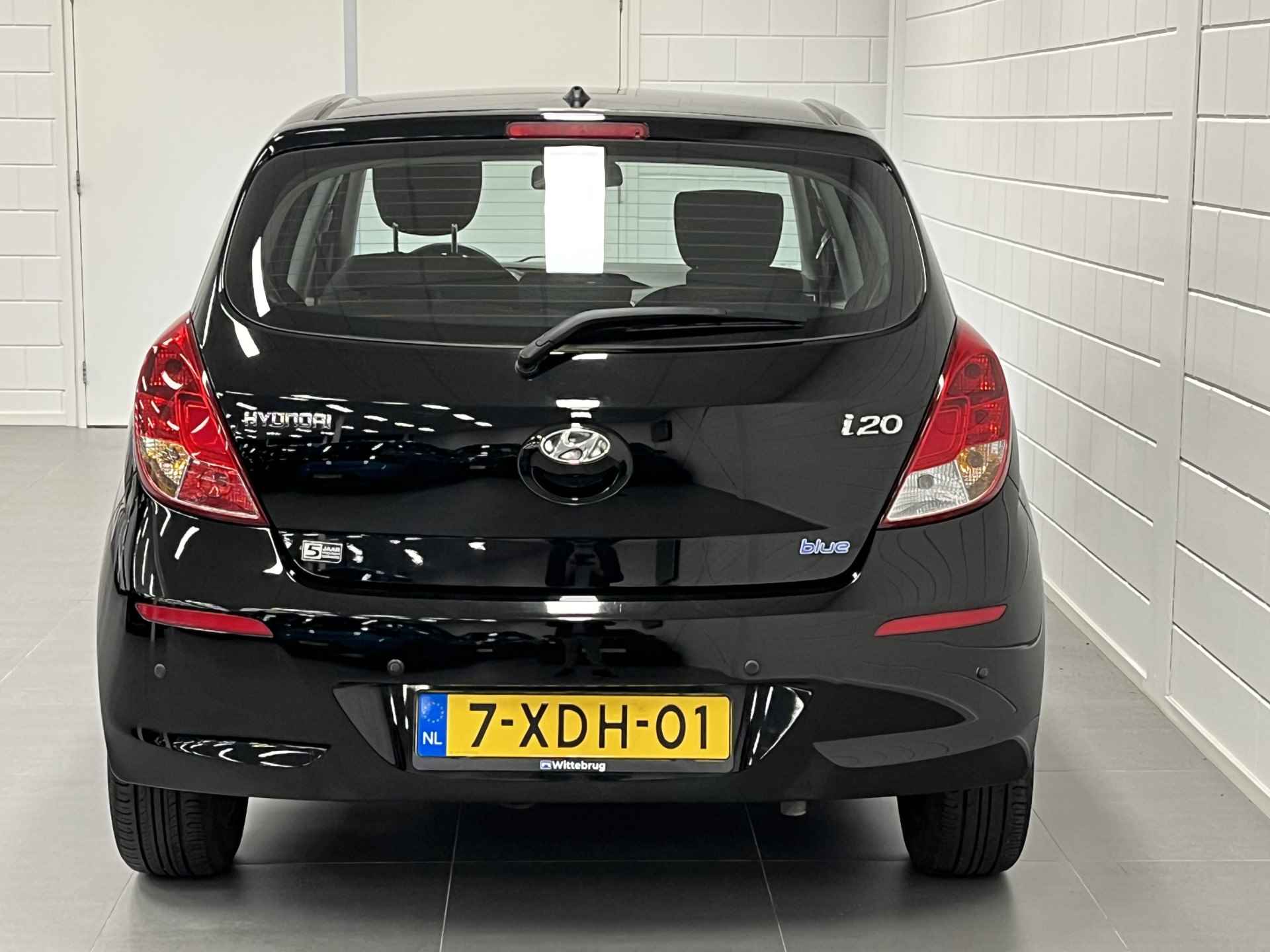 Hyundai i20 1.2i i-Deal AIRCO | NAVIGATIE | LICHTMETALEN VELGEN | LAGE KM-STAND! - 39/41