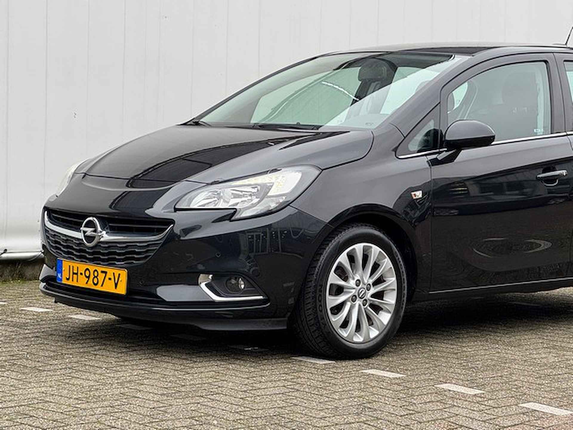 Opel Corsa 1.4 Innovation met CarPlay Navigatie, Climate Controle, 16inch Velgen - 17/19