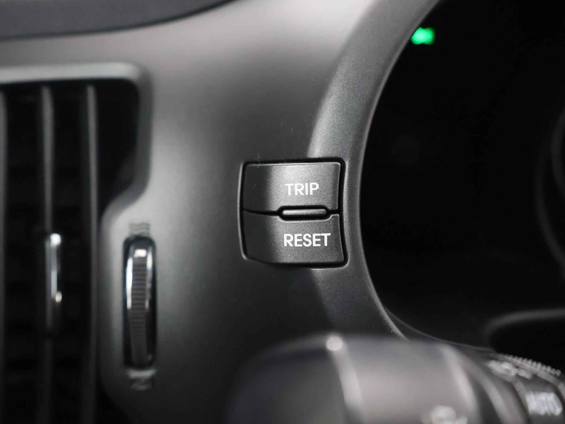Kia Sportage 2.0 X-ecutive Plus Pack | Navigatie | Climate Control | Parkeersensoren | Bluetooth - 26/32
