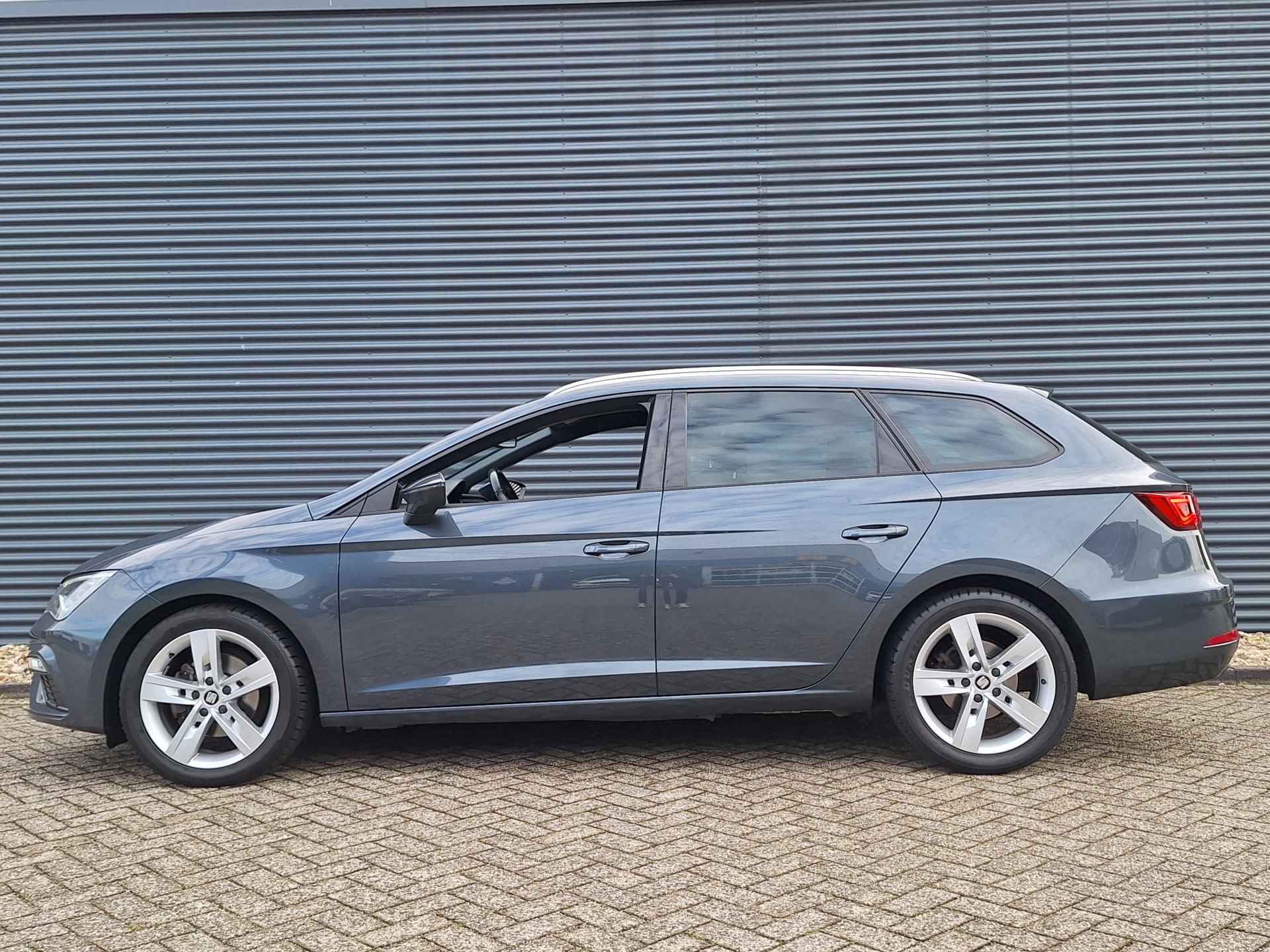 SEAT León ST 1.5 TSI FR Business Intense 150 pk | Automaat | Navigatie | Parkeersensoren en Camera | Apple Carplay en Android Auto | Wat een Gave en Sportieve Station !! - 4/53