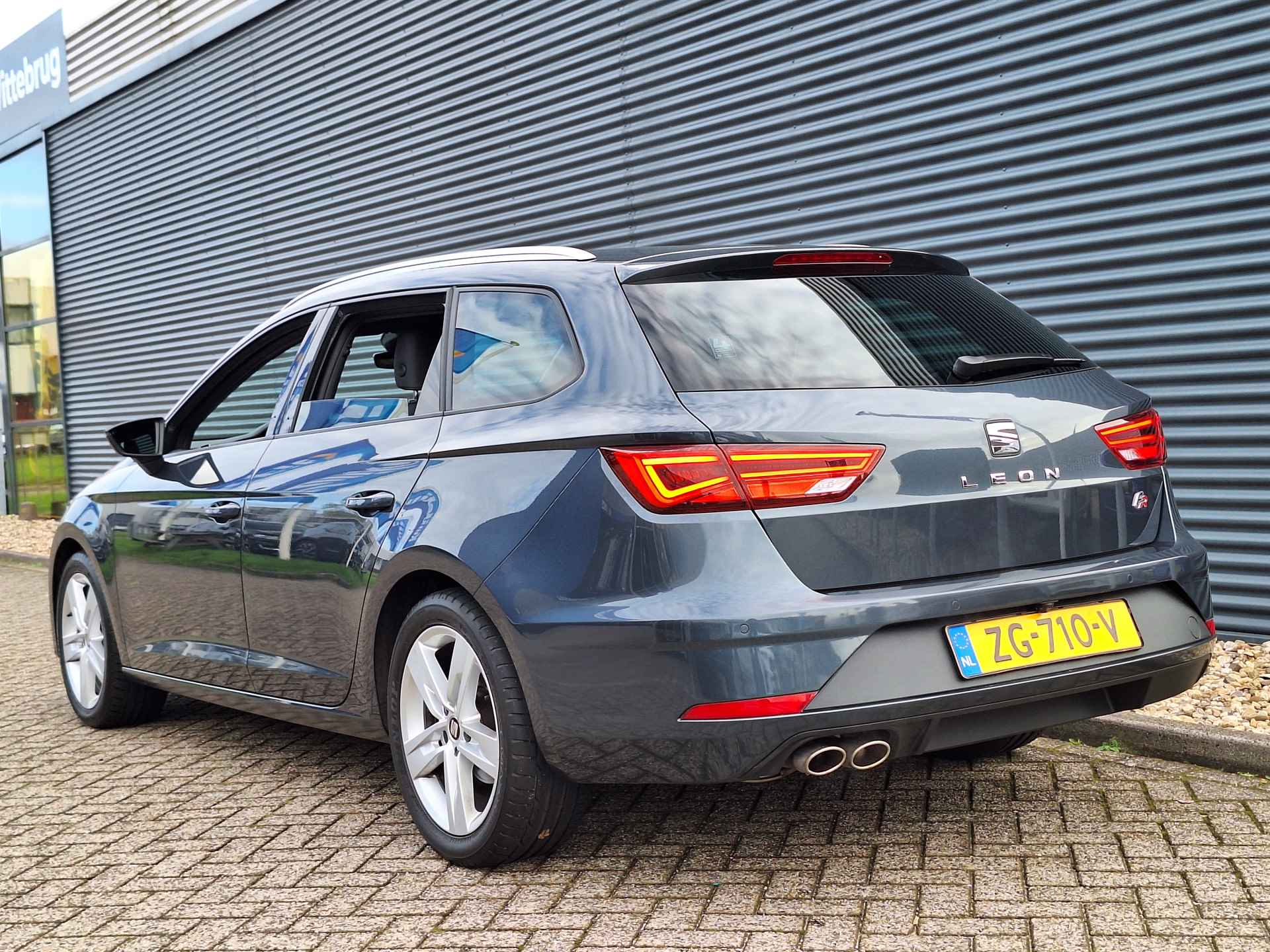 SEAT León ST 1.5 TSI FR Business Intense 150 pk | Automaat | Navigatie | Parkeersensoren en Camera | Apple Carplay en Android Auto | Wat een Gave en Sportieve Station !! - 5/53