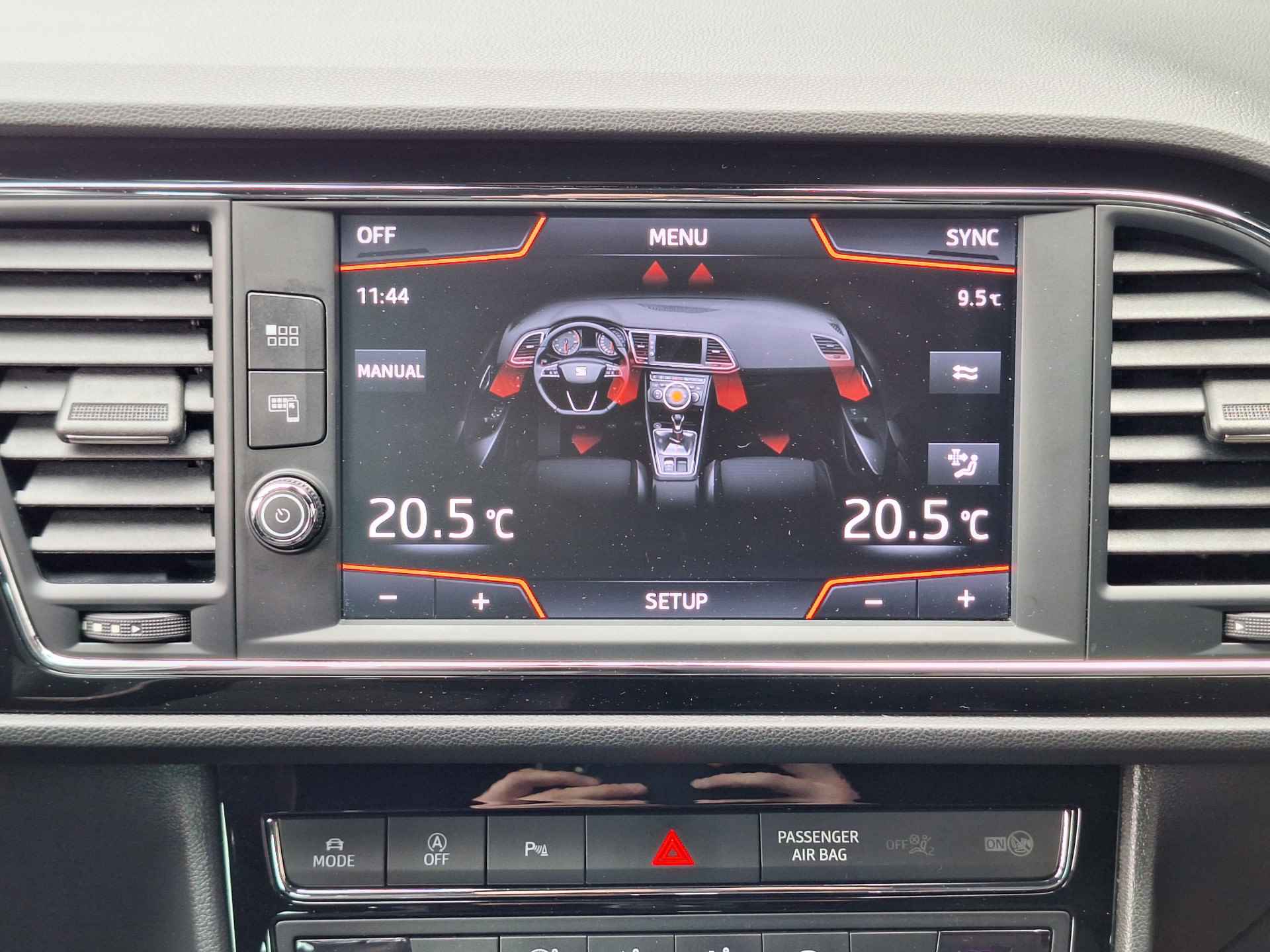 SEAT León ST 1.5 TSI FR Business Intense 150 pk | Automaat | Navigatie | Parkeersensoren en Camera | Apple Carplay en Android Auto | Wat een Gave en Sportieve Station !! - 24/53