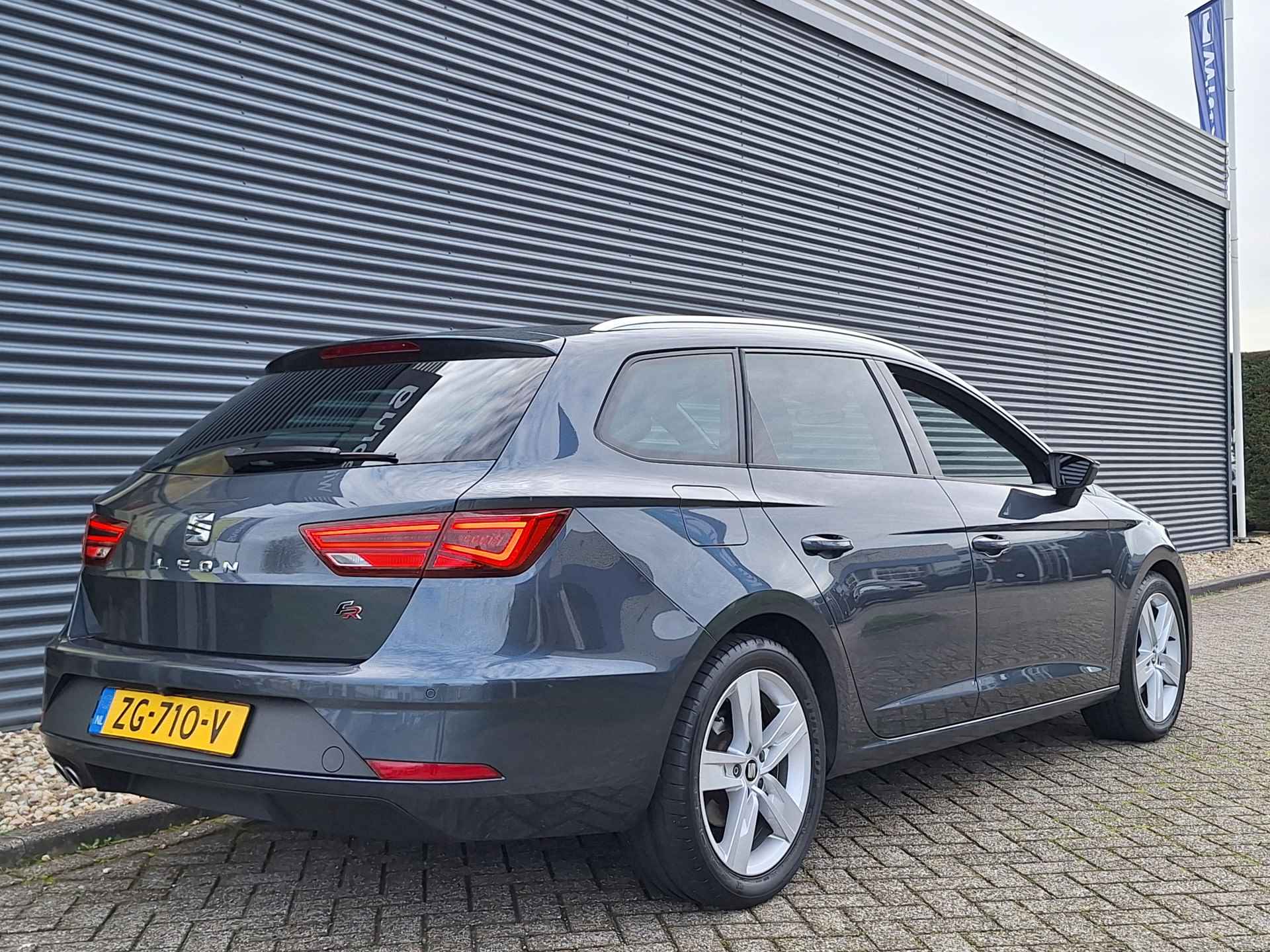 SEAT León ST 1.5 TSI FR Business Intense 150 pk | Automaat | Navigatie | Parkeersensoren en Camera | Apple Carplay en Android Auto | Wat een Gave en Sportieve Station !! - 48/53