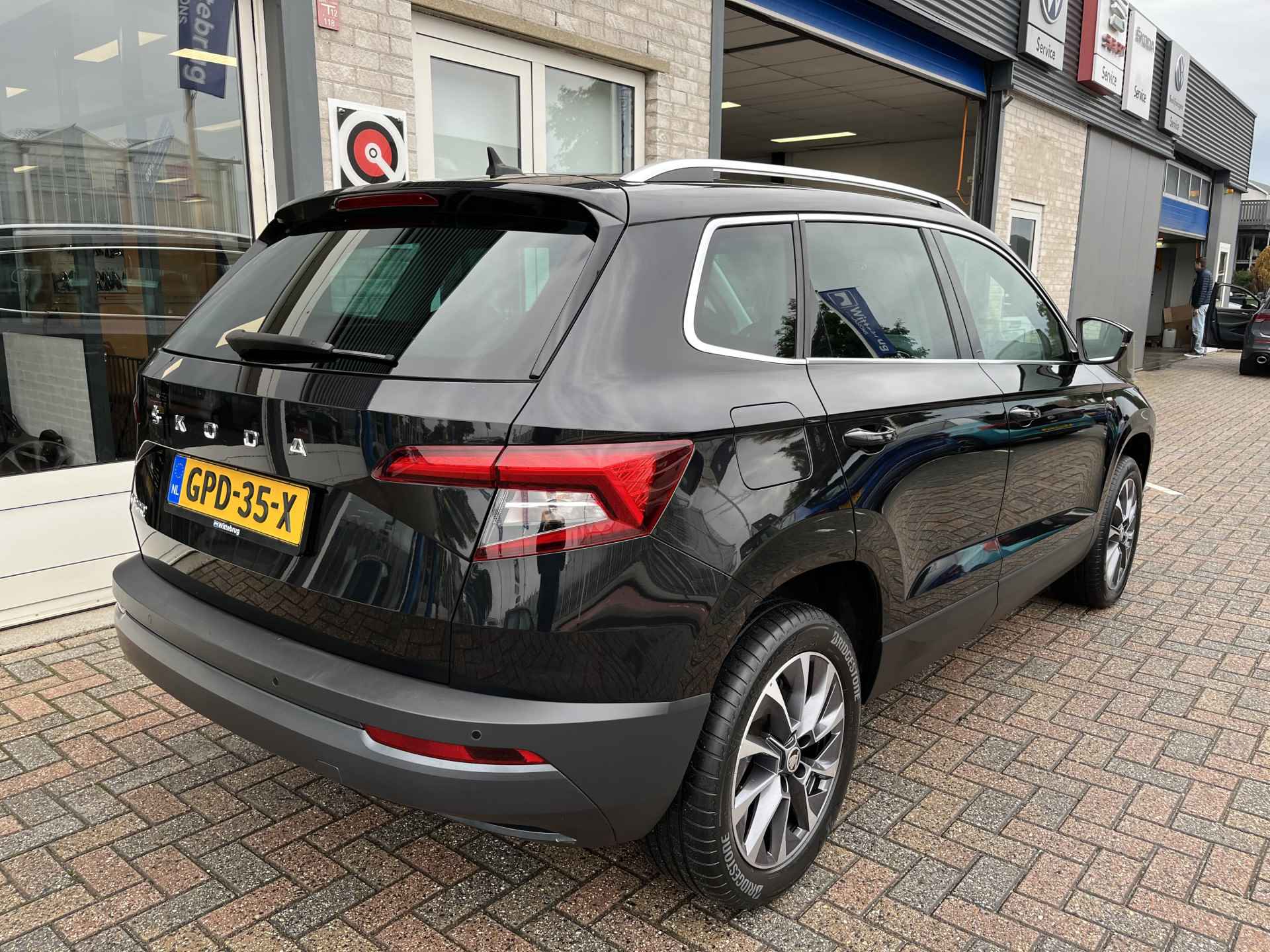 Škoda Karoq 1.0 TSI Ambition Drive 125 / PARK. SENSOREN/ CRUISE/ STOEL VERWARM. V EN A/ KEYLESS/ APP CONNECT/ CLIMA/ DAB/ - 38/43