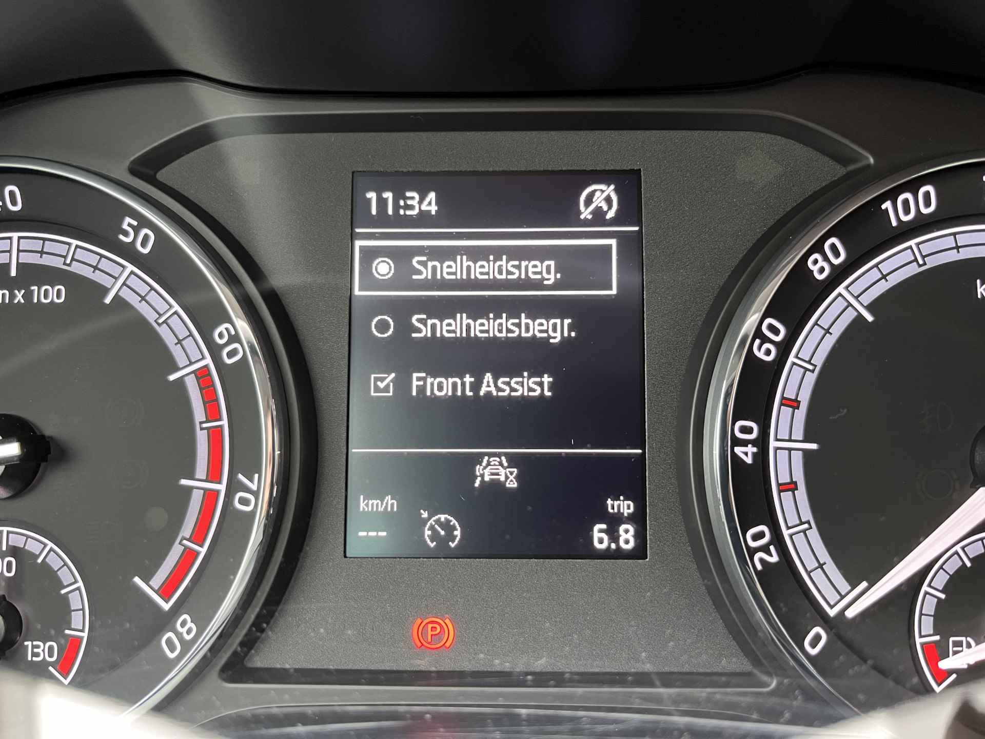 Škoda Karoq 1.0 TSI Ambition Drive 125 / PARK. SENSOREN/ CRUISE/ STOEL VERWARM. V EN A/ KEYLESS/ APP CONNECT/ CLIMA/ DAB/ - 19/43