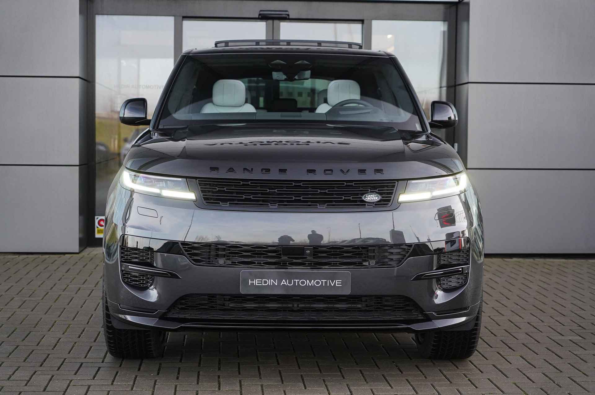 Land Rover Range Rover Sport 4.4 P530 V8 Autobiography | Rear Seat Entertaiment | Cloud Interior |  Gloss Black | Towing Pack | - 2/34