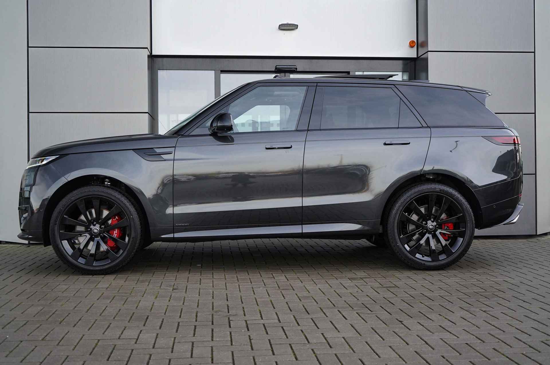 Land Rover Range Rover Sport 4.4 P530 V8 Autobiography | Rear Seat Entertaiment | Cloud Interior |  Gloss Black | Towing Pack | - 3/34