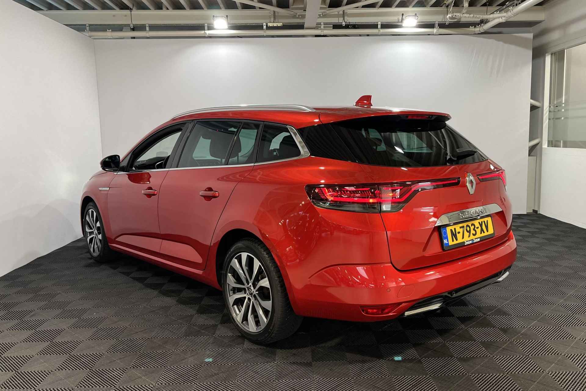 Renault Mégane Estate 1.3 - 140PK TCe Edition One | 9,3" Navi | Camera | Leer | Stoel & Stuurverwarming | Cruise Control Adaptief | Apple CarPlay / Android Auto | 17" Lichtmetalen Velgen | Climate Control | - 5/34