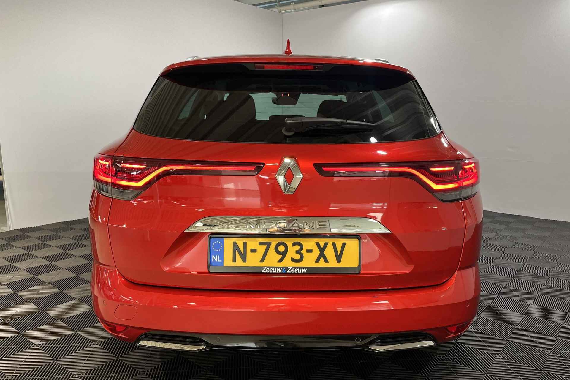 Renault Mégane Estate 1.3 - 140PK TCe Edition One | 9,3" Navi | Camera | Leer | Stoel & Stuurverwarming | Cruise Control Adaptief | Apple CarPlay / Android Auto | 17" Lichtmetalen Velgen | Climate Control | - 7/34