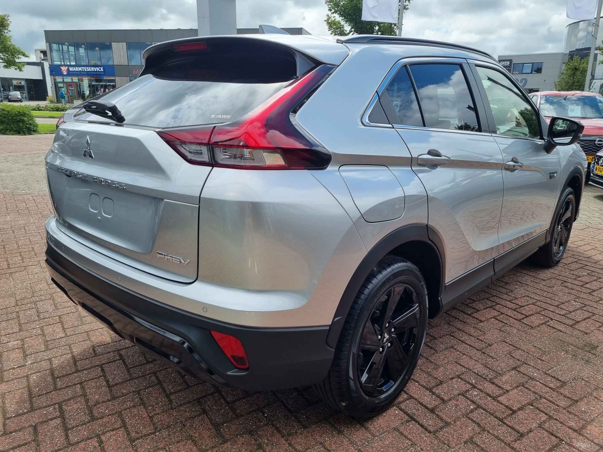 Mitsubishi Eclipse Cross 2.4 PHEV Black Edition Van € 47.380,- voor € 39.430,- - 3/39