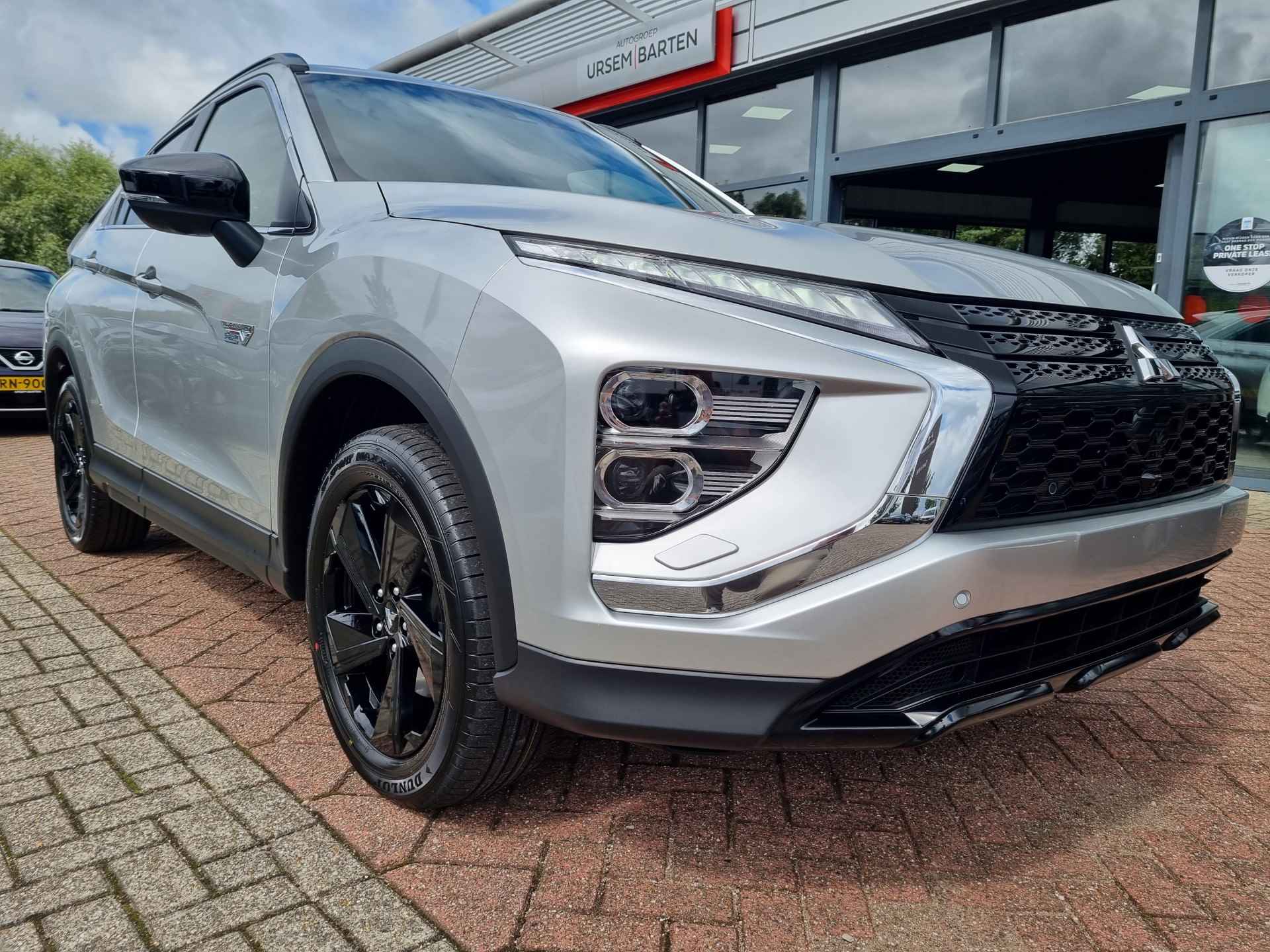 Mitsubishi Eclipse Cross 2.4 PHEV Black Edition Van € 47.380,- voor € 39.430,- - 25/39