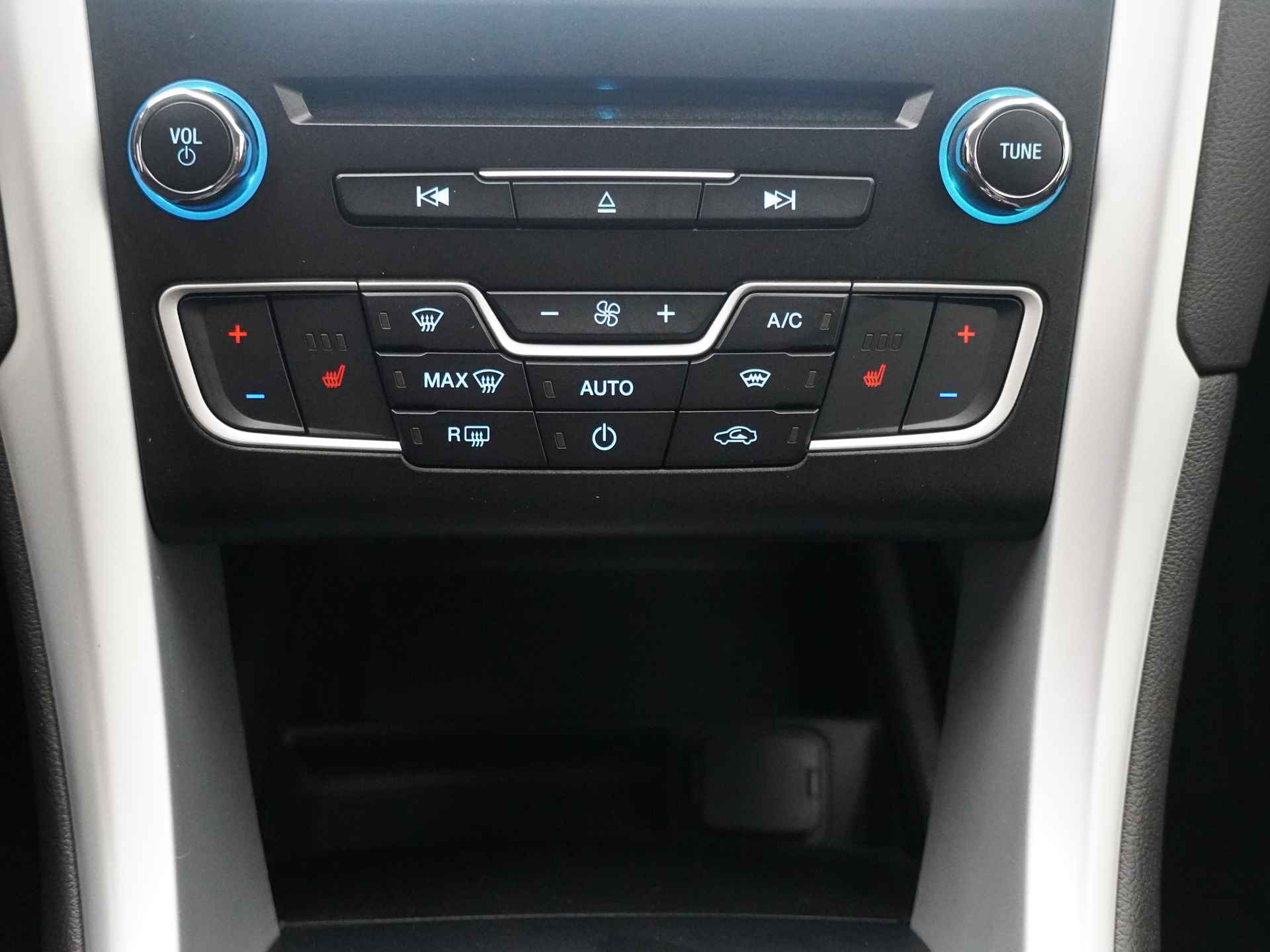 Ford Mondeo Wagon Titanium 160 pk Automaat | Trekhaak | Winter Pack | 18" | Navi | Clima | Apple Carplay | 100% dealer onderhouden - 17/20
