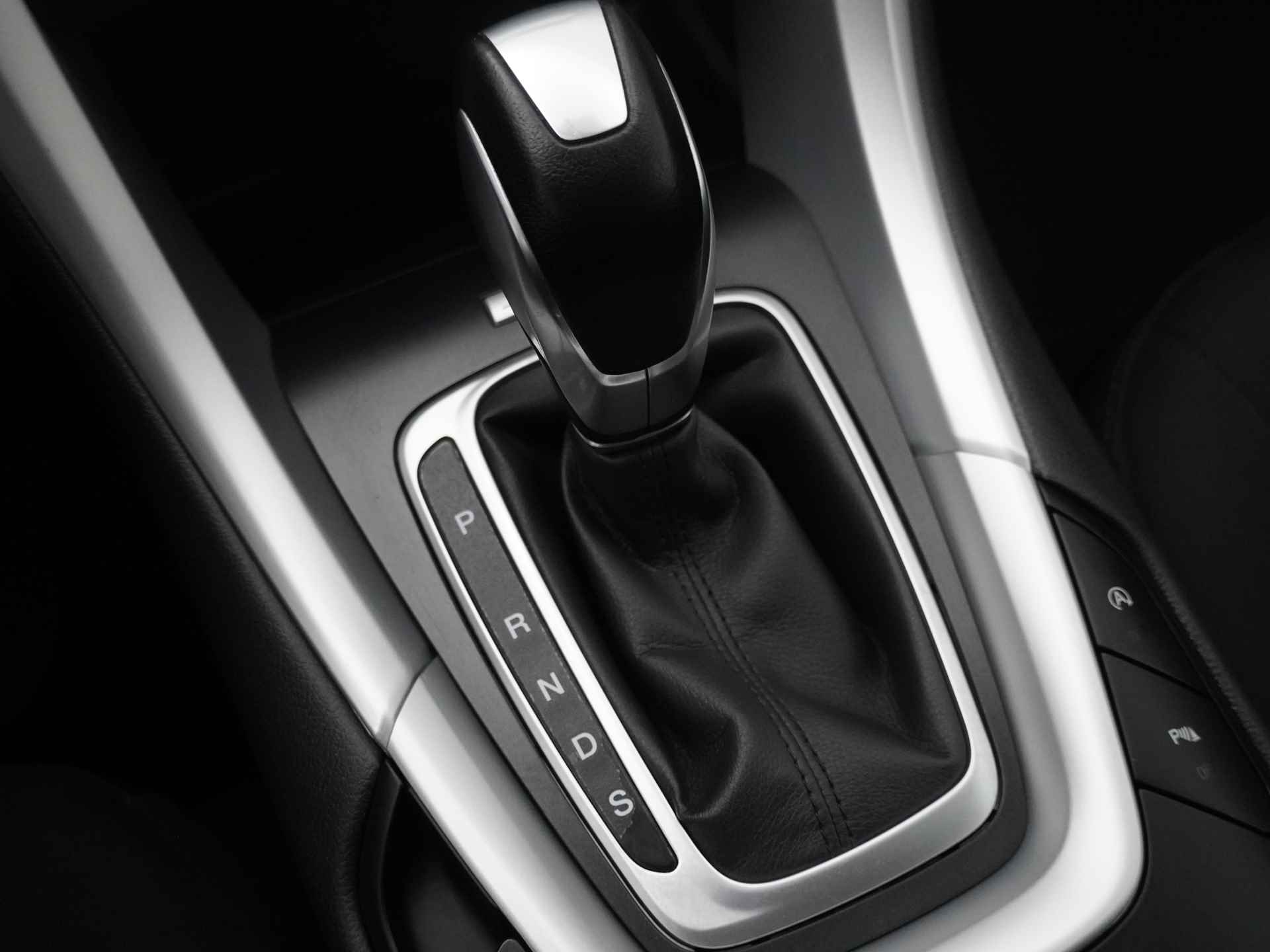 Ford Mondeo Wagon Titanium 160 pk Automaat | Trekhaak | Winter Pack | 18" | Navi | Clima | Apple Carplay | 100% dealer onderhouden - 18/20