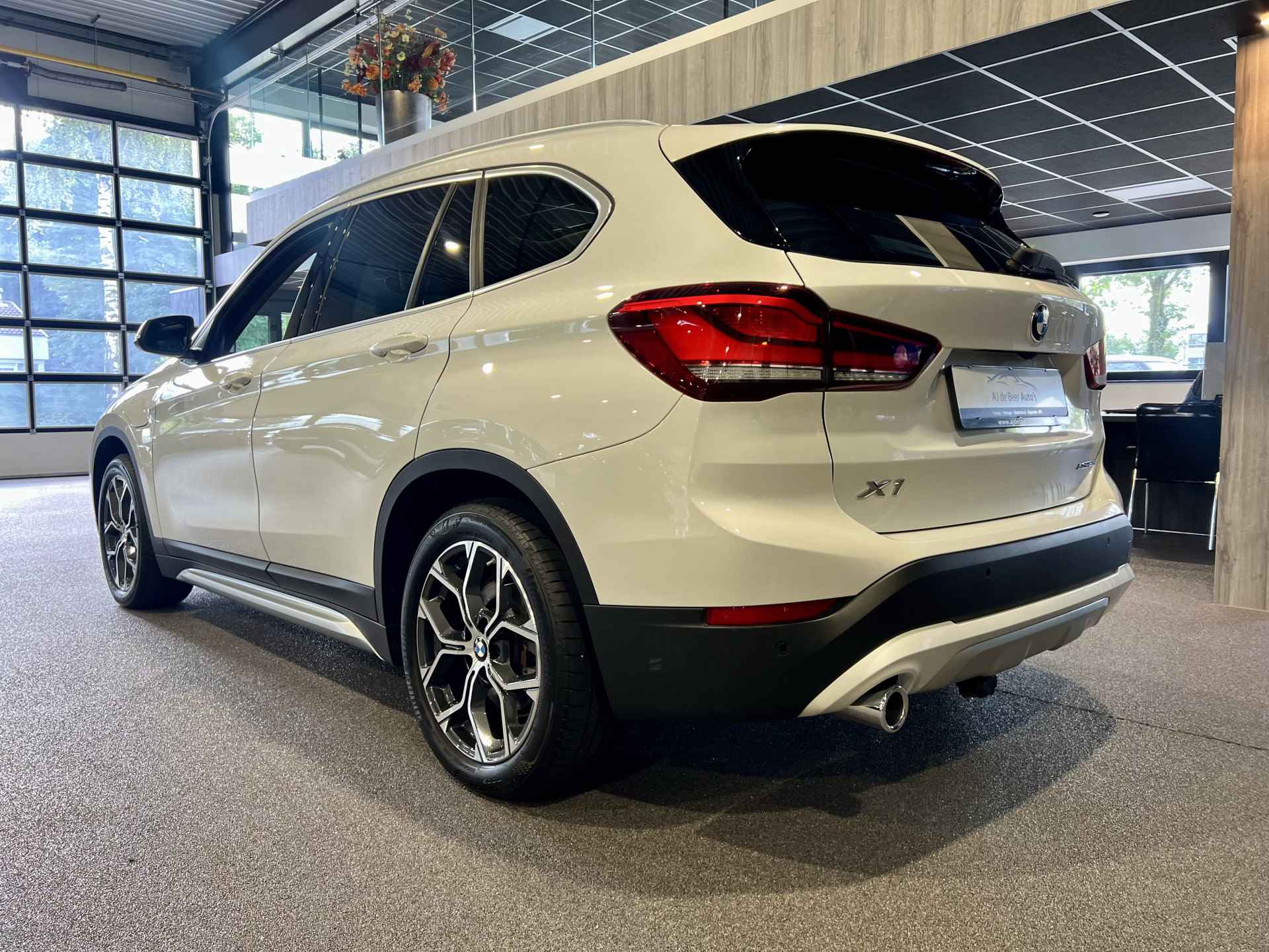 BMW X1 xDrive25e X-Line Panorama | Camera | Trekhaak | Carplay - 3/51