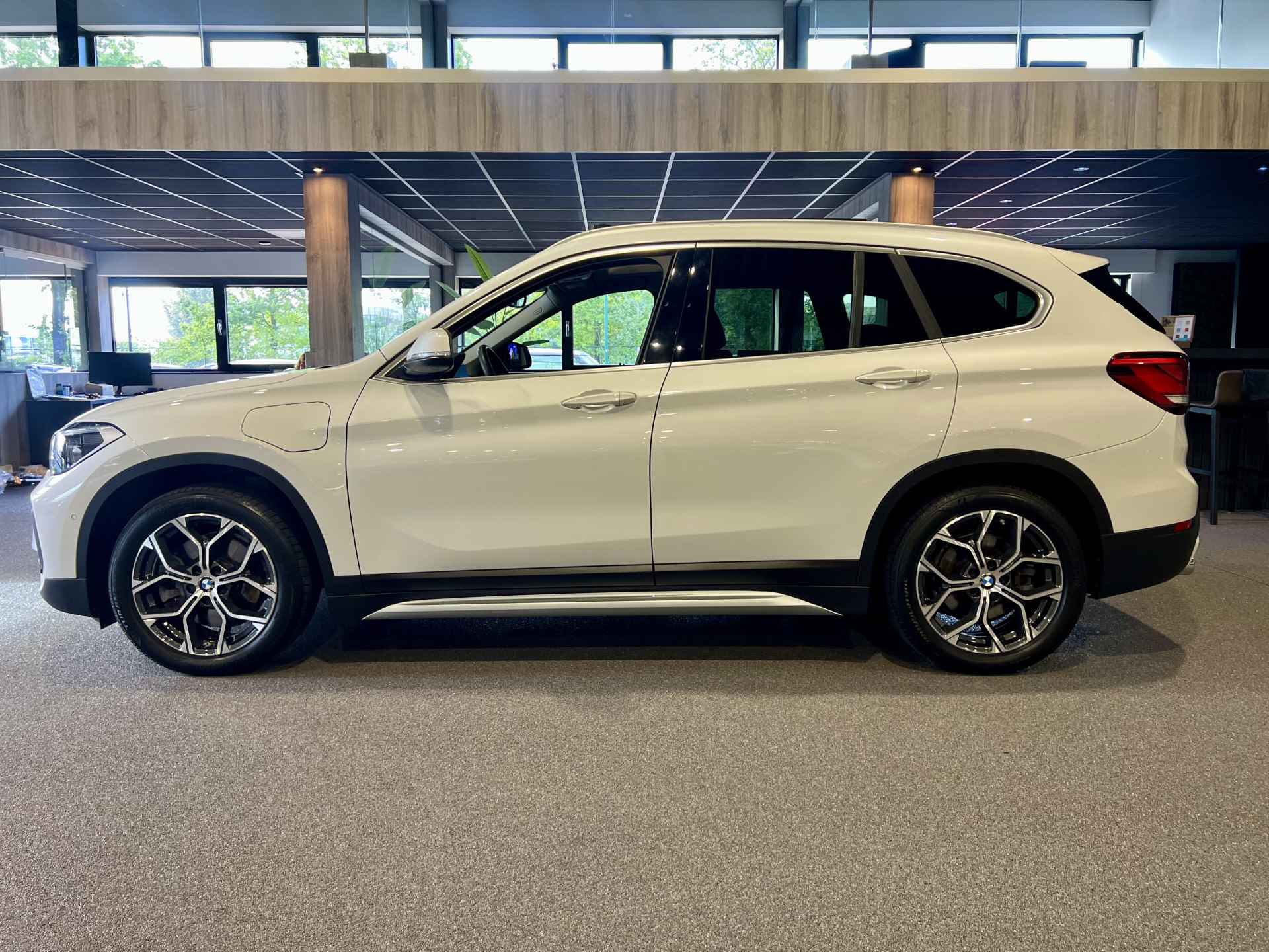 BMW X1 xDrive25e X-Line Panorama | Camera | Trekhaak | Carplay - 8/51