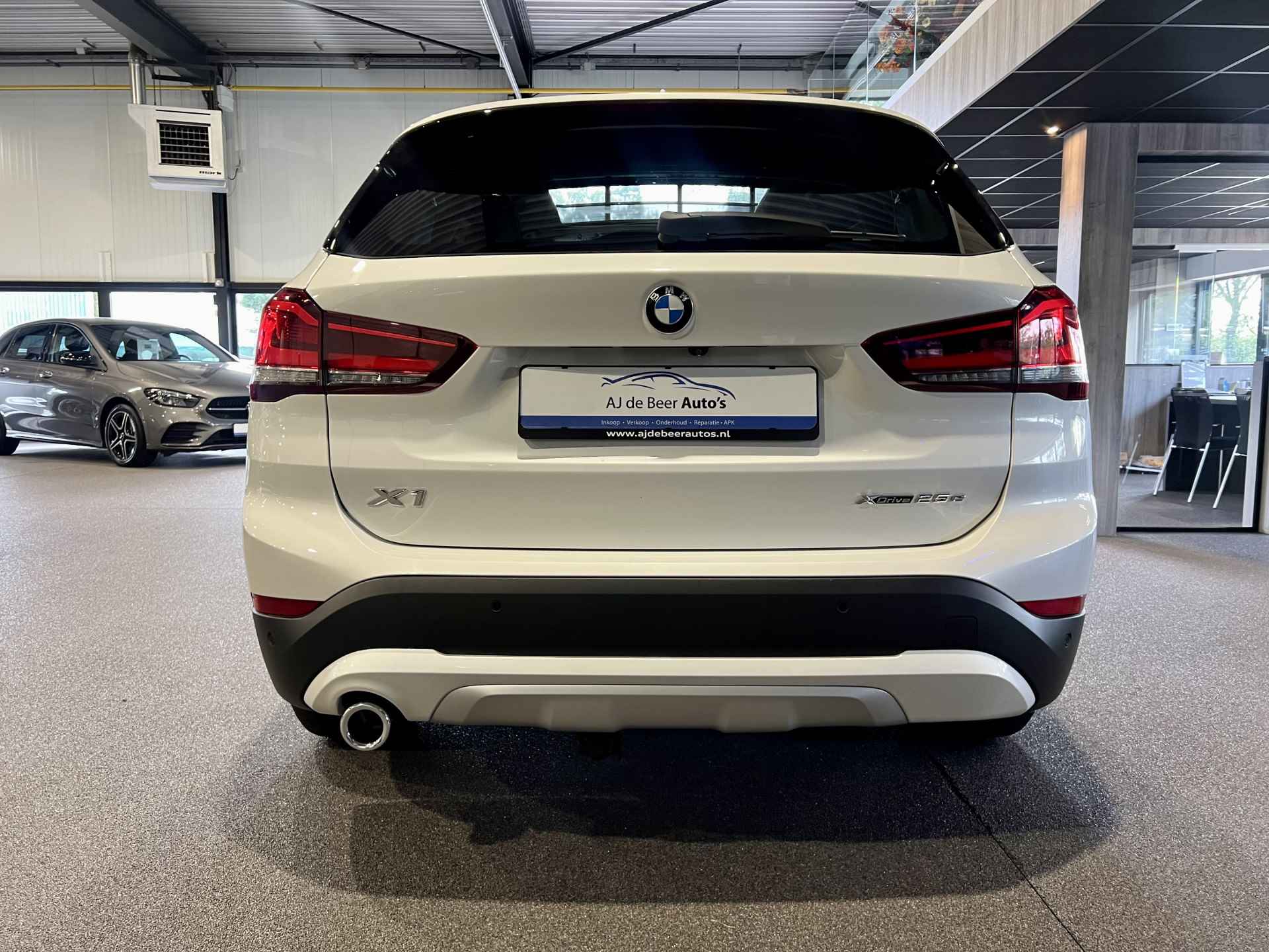 BMW X1 xDrive25e X-Line Panorama | Camera | Trekhaak | Carplay - 11/51