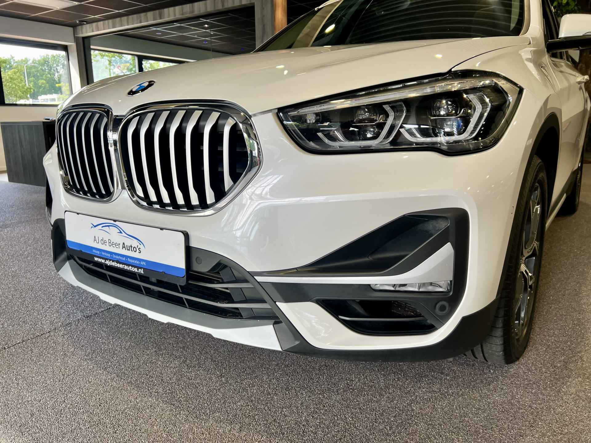 BMW X1 xDrive25e X-Line Panorama | Camera | Trekhaak | Carplay - 17/51