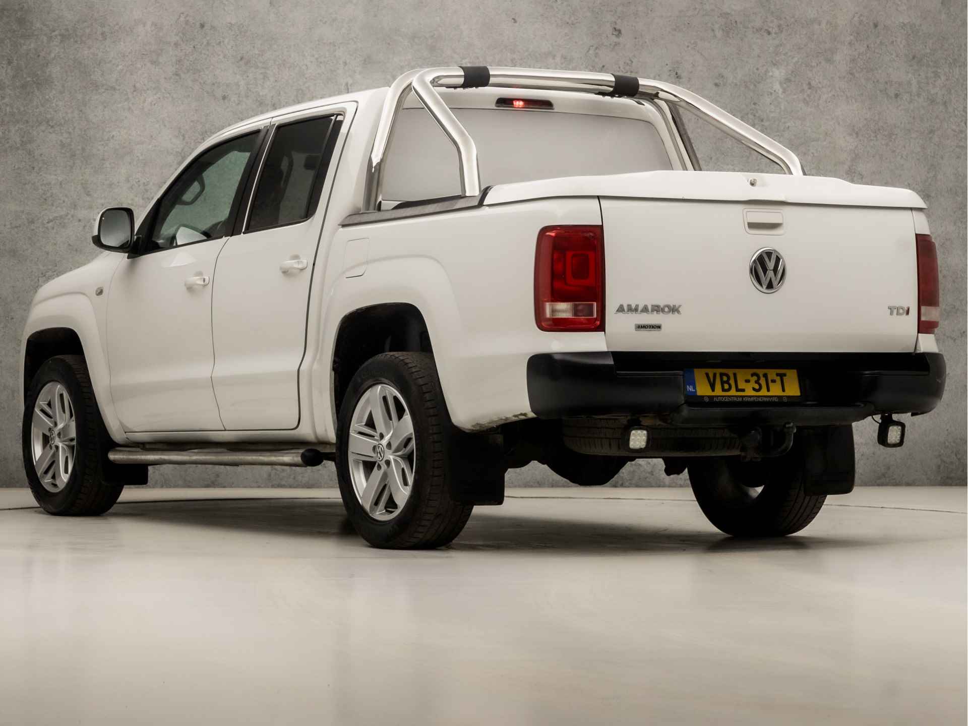 Volkswagen Amarok 2.0 TDI 4Motion (NAVIGATIE, BLUETOOTH, CAMERA, CRUISE, GETINT GLAS, ARMSTEUN, SPORTSTOELEN, LM VELGEN, TREKHAAK, NIEUWE APK, NIEUWSTAAT) - 3/25