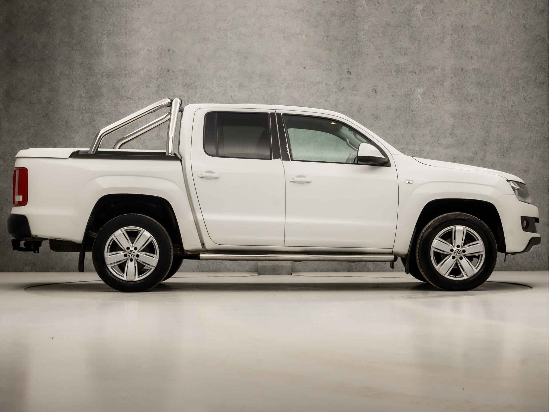 Volkswagen Amarok 2.0 TDI 4Motion (NAVIGATIE, BLUETOOTH, CAMERA, CRUISE, GETINT GLAS, ARMSTEUN, SPORTSTOELEN, LM VELGEN, TREKHAAK, NIEUWE APK, NIEUWSTAAT) - 4/25