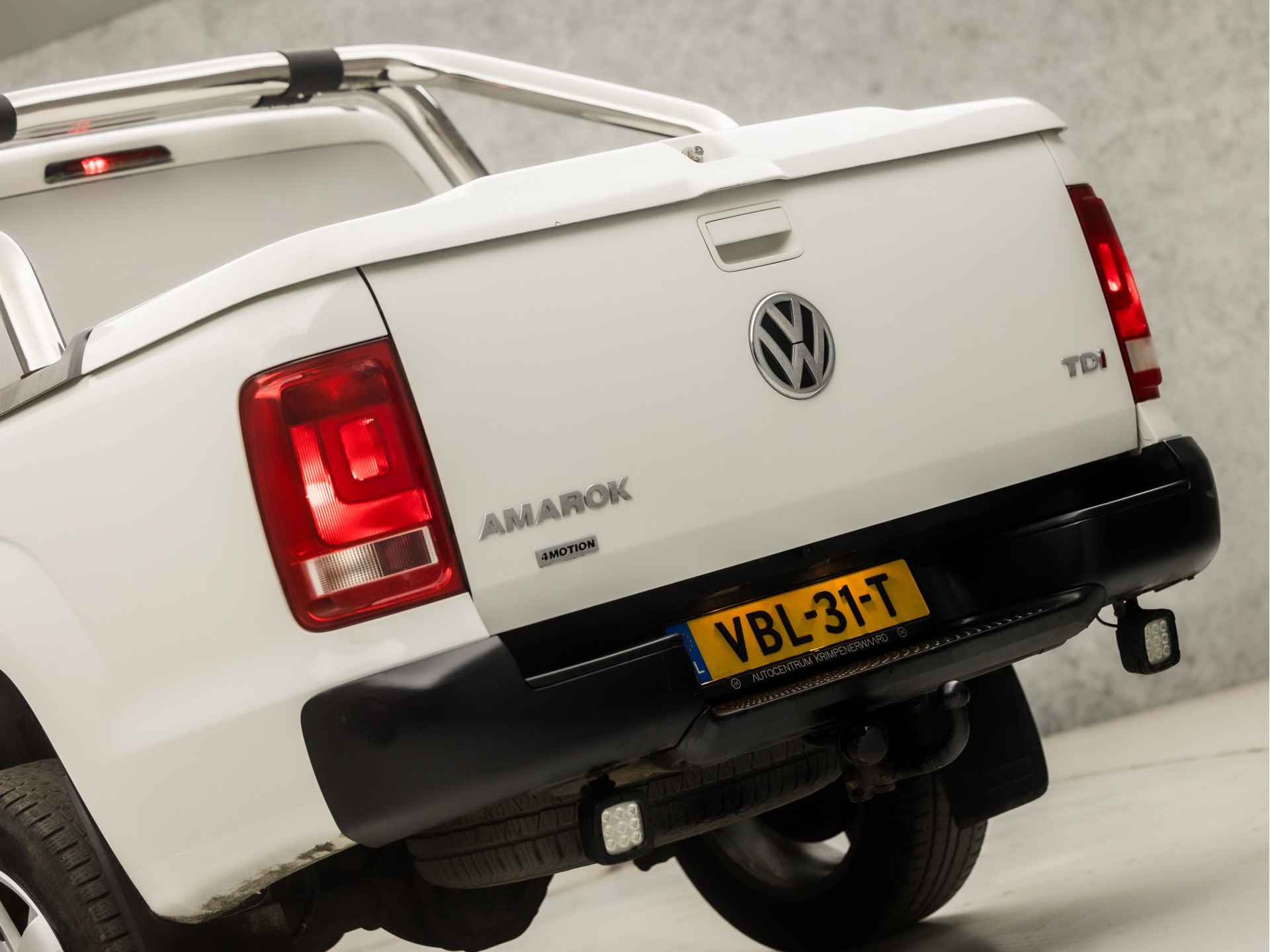 Volkswagen Amarok 2.0 TDI 4Motion (NAVIGATIE, BLUETOOTH, CAMERA, CRUISE, GETINT GLAS, ARMSTEUN, SPORTSTOELEN, LM VELGEN, TREKHAAK, NIEUWE APK, NIEUWSTAAT) - 11/25