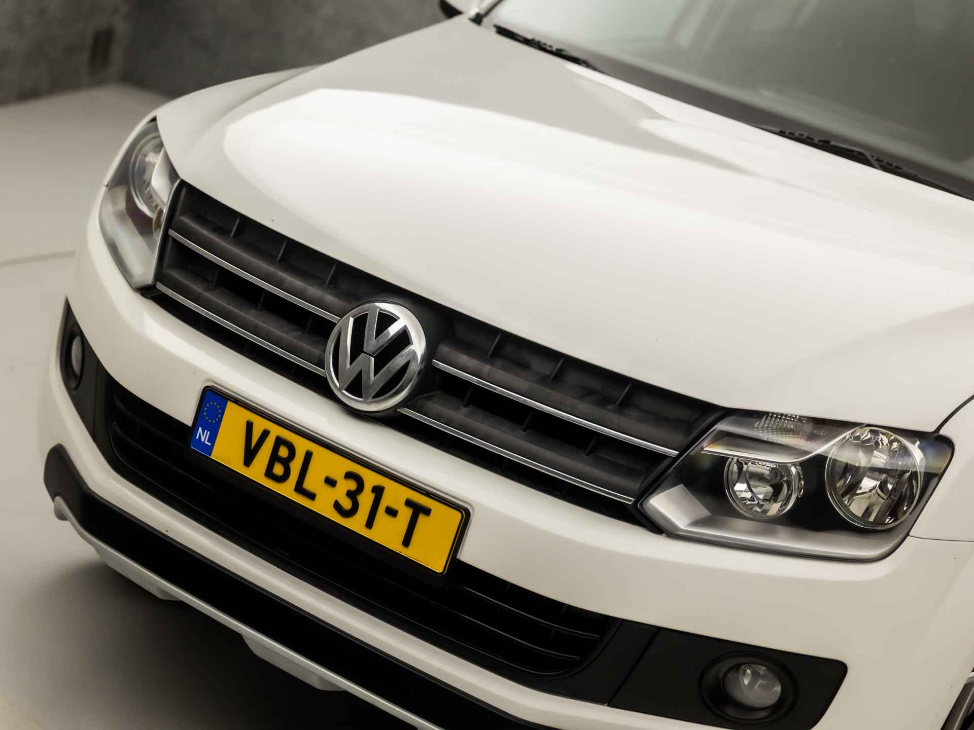 Volkswagen Amarok 2.0 TDI 4Motion (NAVIGATIE, BLUETOOTH, CAMERA, CRUISE, GETINT GLAS, ARMSTEUN, SPORTSTOELEN, LM VELGEN, TREKHAAK, NIEUWE APK, NIEUWSTAAT) - 20/25