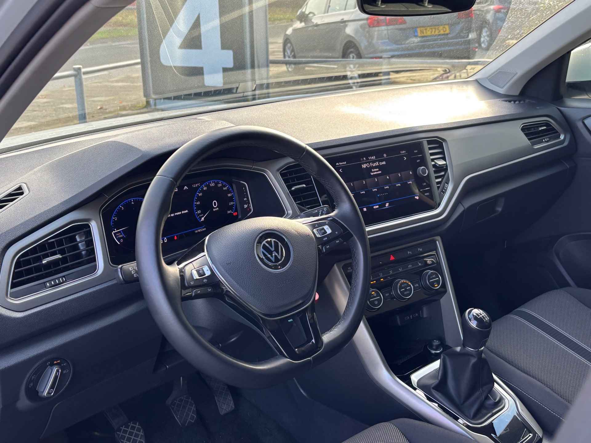 Volkswagen T-Roc BWJ 2021 | 1.0TSI 111PK Style Bus | PANO | CAMERA A | CLIMA | STOELVERW | NAVI | CARPLAY | PRIVACY GLASS | - 4/19