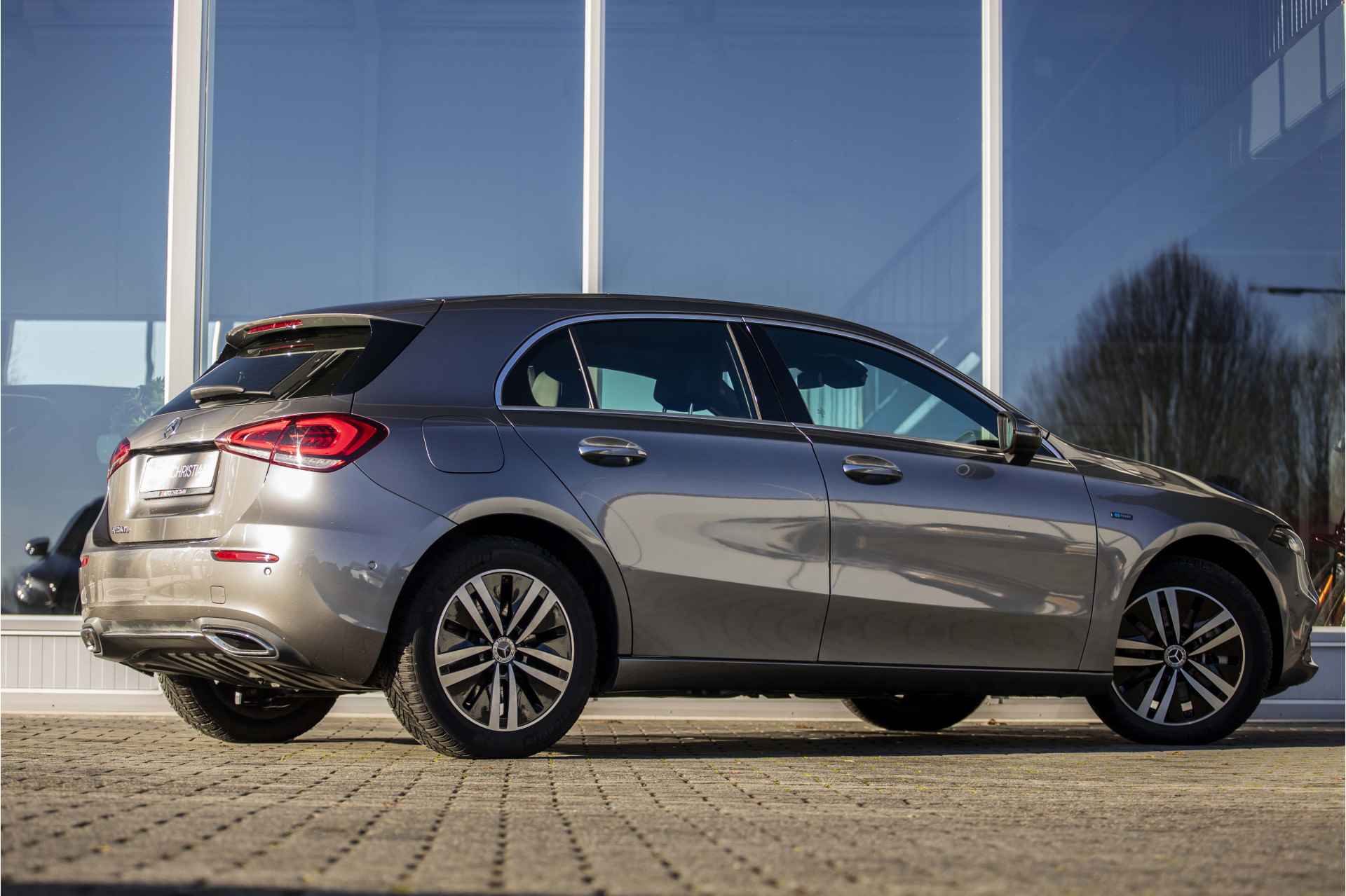 Mercedes-Benz A-Klasse 250 e Business Solution Luxury | Pano | Memory | NL Auto | Carplay - 2/38