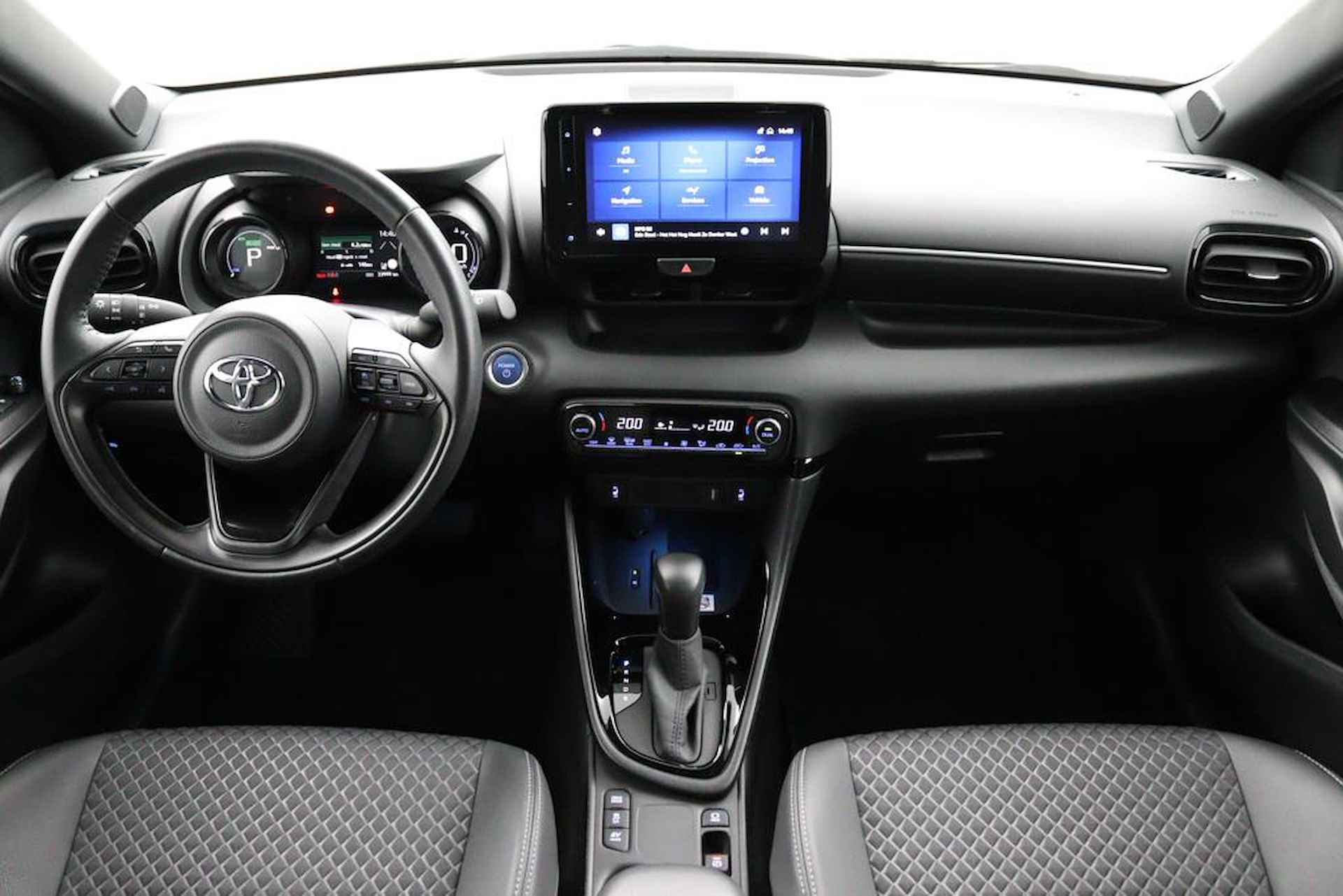 Toyota Yaris 1.5 Hybrid Executive | Origineel NL | Grootscherm Navigatie | Parkeersensoren Voor en Achter | Draadloos Telefoonlader | Half Lederen Bekleding | - 11/48