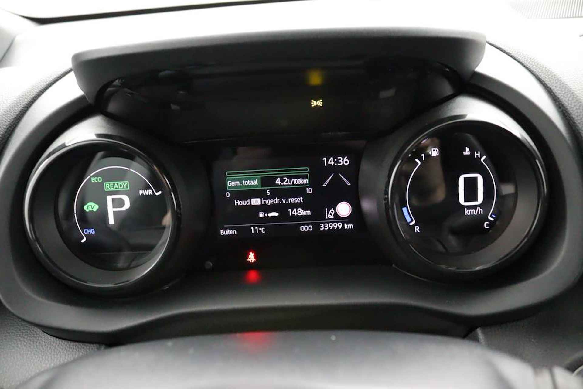 Toyota Yaris 1.5 Hybrid Executive | Origineel NL | Grootscherm Navigatie | Parkeersensoren Voor en Achter | Draadloos Telefoonlader | Half Lederen Bekleding | - 21/48