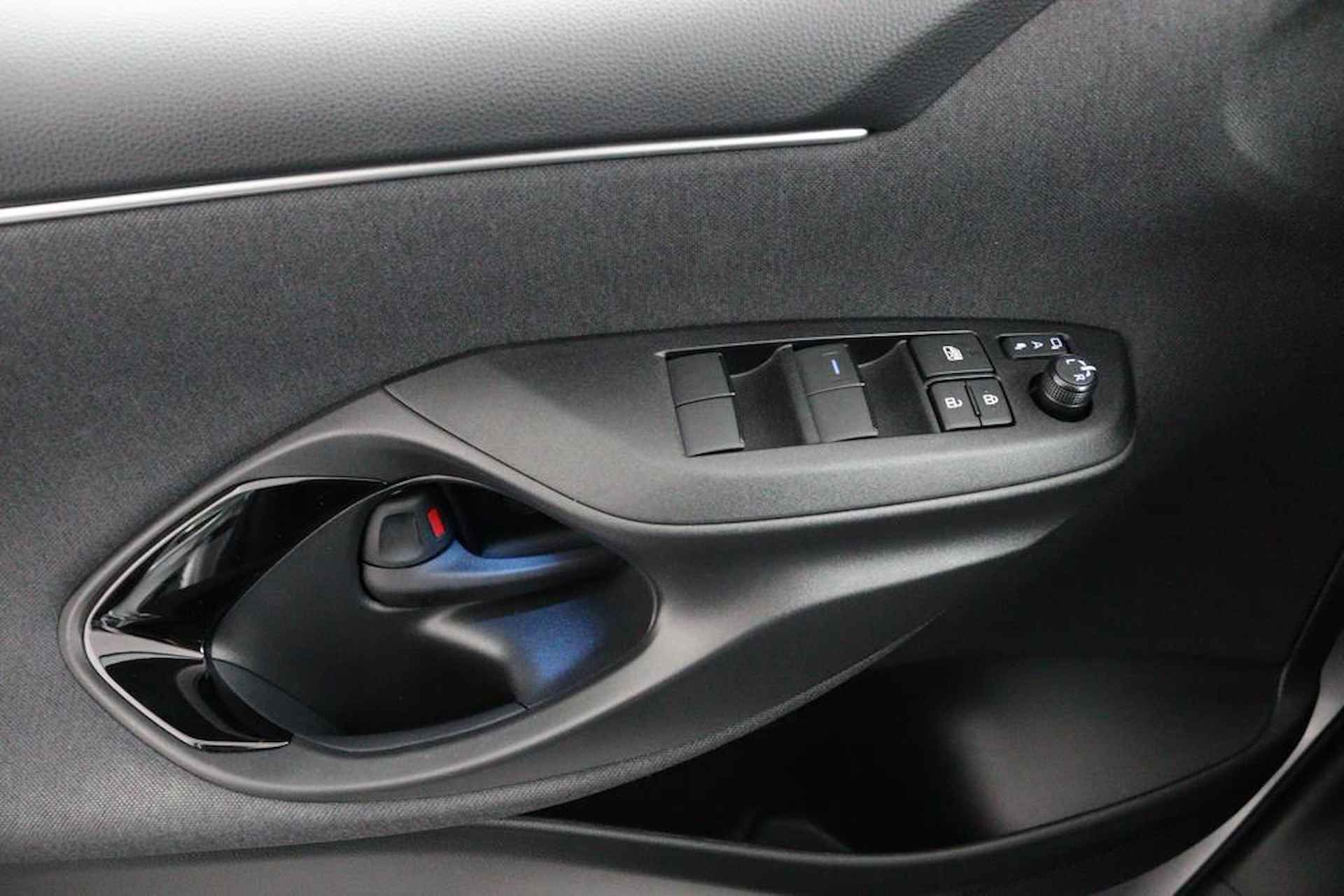 Toyota Yaris 1.5 Hybrid Executive | Origineel NL | Grootscherm Navigatie | Parkeersensoren Voor en Achter | Draadloos Telefoonlader | Half Lederen Bekleding | - 32/48