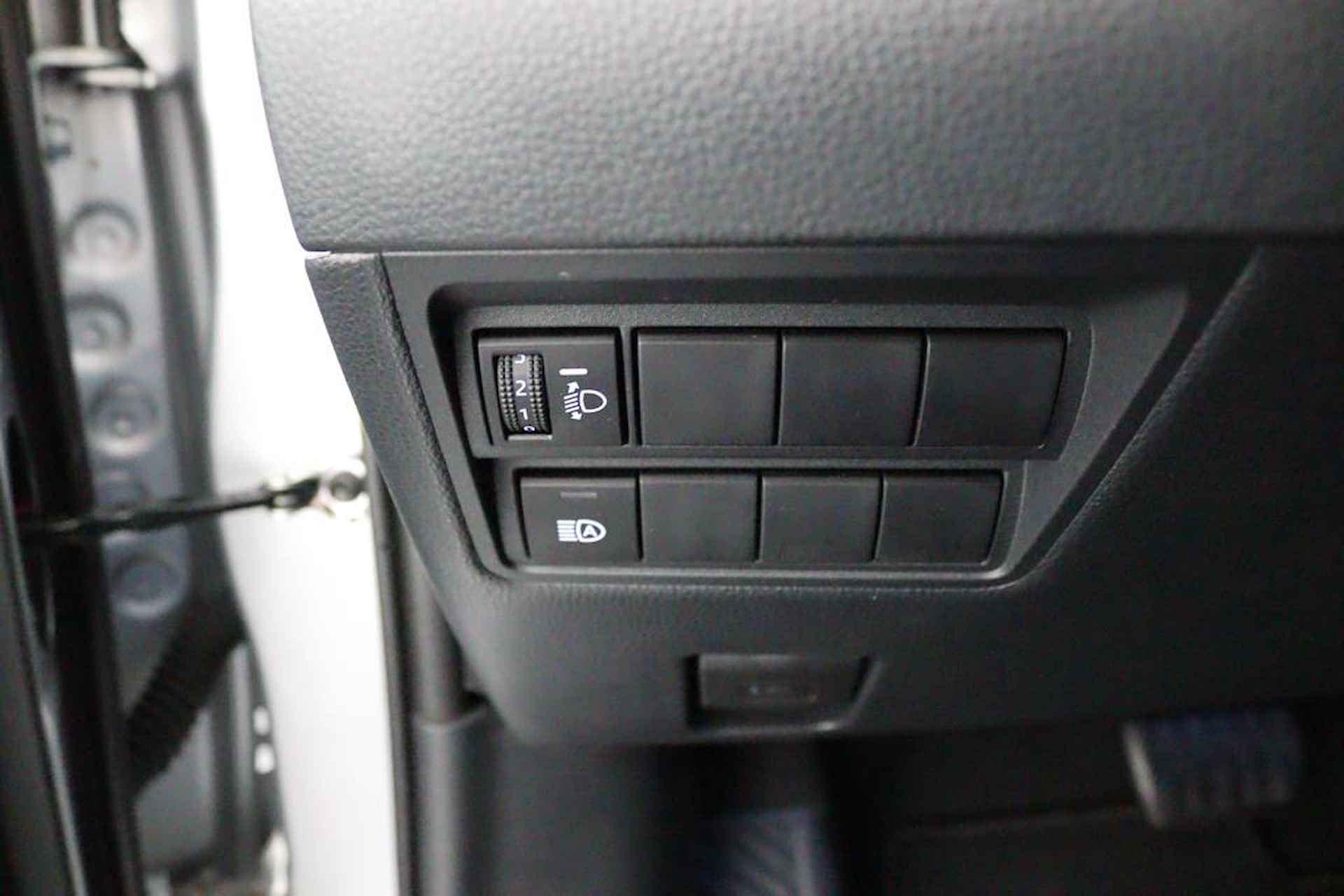 Toyota Yaris 1.5 Hybrid Executive | Origineel NL | Grootscherm Navigatie | Parkeersensoren Voor en Achter | Draadloos Telefoonlader | Half Lederen Bekleding | - 33/48