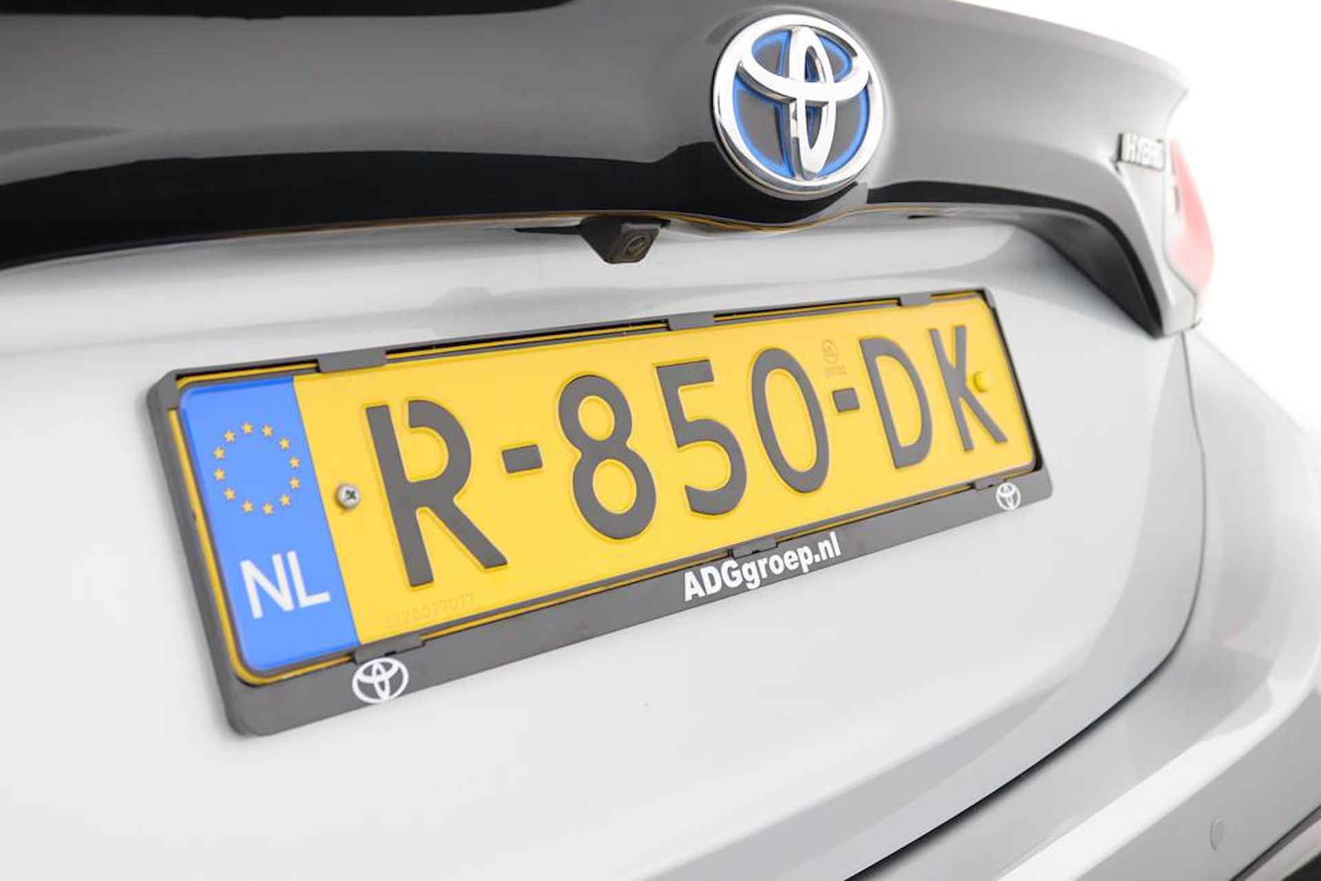 Toyota Yaris 1.5 Hybrid Executive | Origineel NL | Grootscherm Navigatie | Parkeersensoren Voor en Achter | Draadloos Telefoonlader | Half Lederen Bekleding | - 38/48