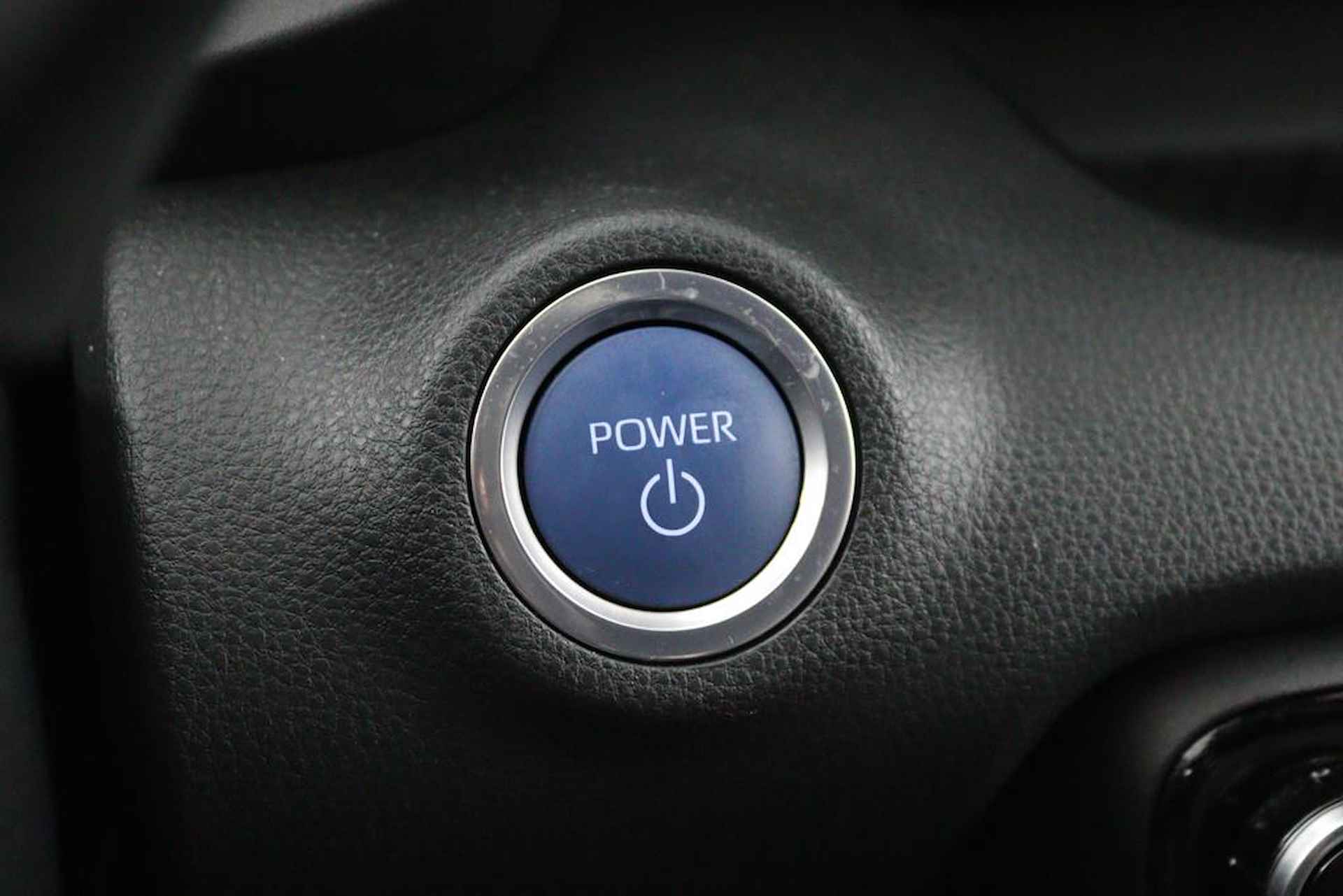 Toyota Yaris 1.5 Hybrid Executive | Origineel NL | Grootscherm Navigatie | Parkeersensoren Voor en Achter | Draadloos Telefoonlader | Half Lederen Bekleding | - 40/48