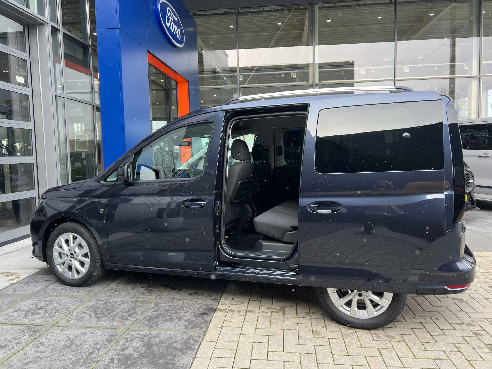 Ford Tourneo Connect 1.5 Plug-IN Hybrid 150 PK Automaat Titanium L1 | 5 jaar Ford Protect | AGR stoel | Winter Pack | Midnight Blue | - 6/38