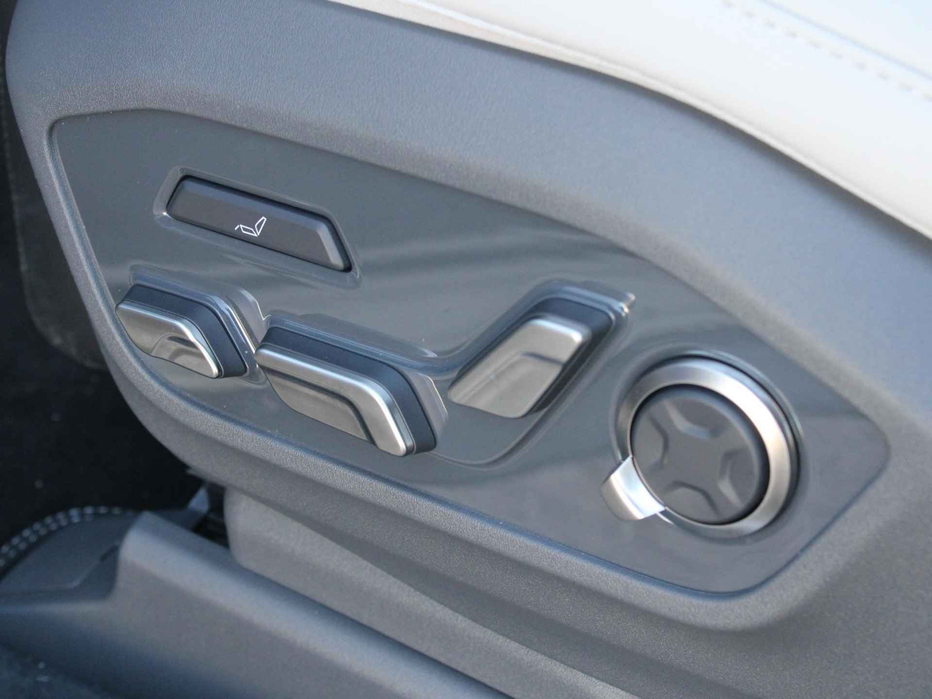Kia EV9 Launch Edition GT-Line AWD 99.8 kWh | Direct Beschikbaar | Clima | Navi | 7-Pers. | Adapt. Cruise | 21" | Head-Up | Stoel-/Stuurverwarming | Premium Audio | Schuif-/kanteldak - 12/42