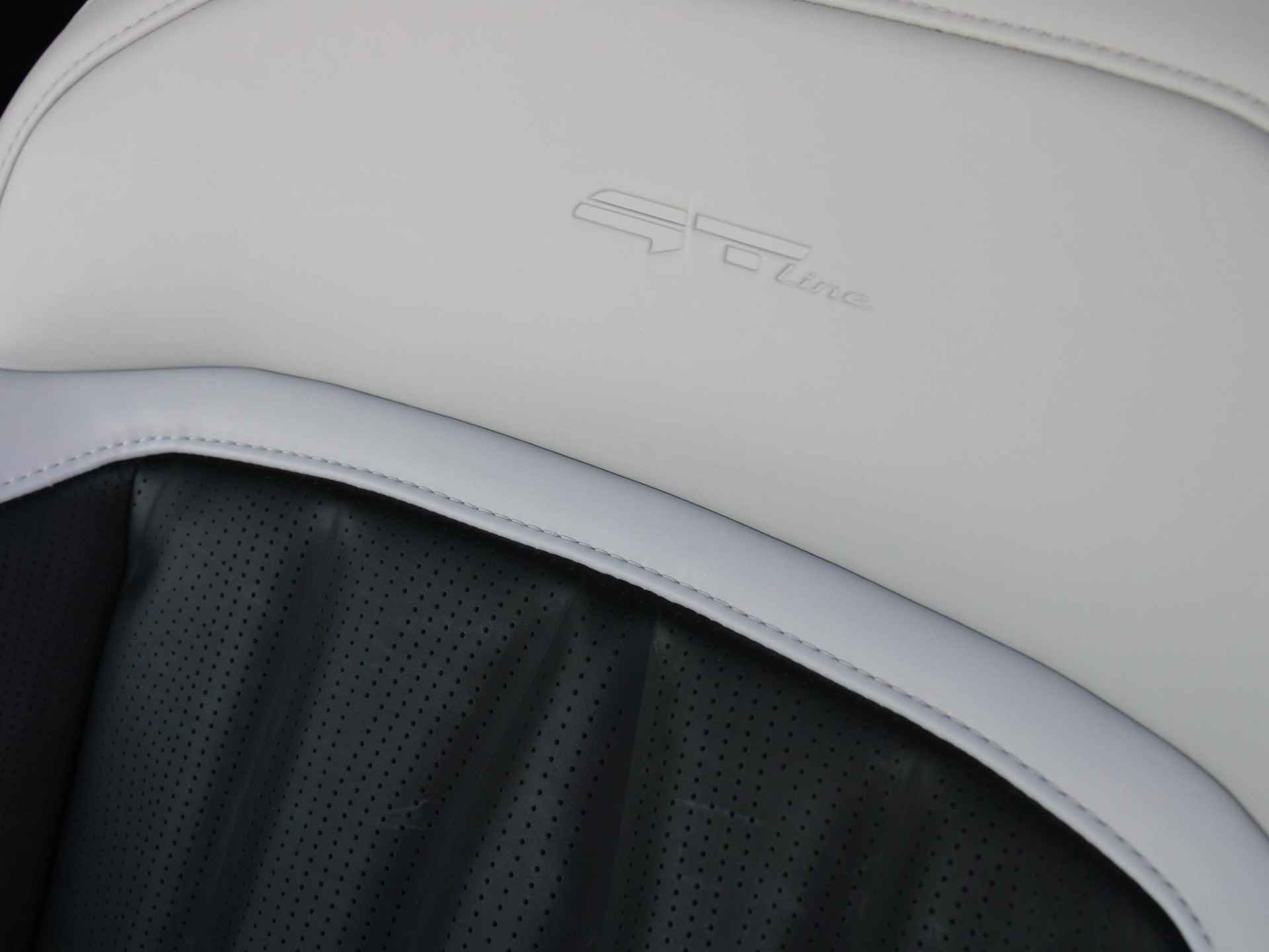Kia EV9 Launch Edition GT-Line AWD 99.8 kWh | Direct Beschikbaar | Clima | Navi | 7-Pers. | Adapt. Cruise | 21" | Head-Up | Stoel-/Stuurverwarming | Premium Audio | Schuif-/kanteldak - 13/42