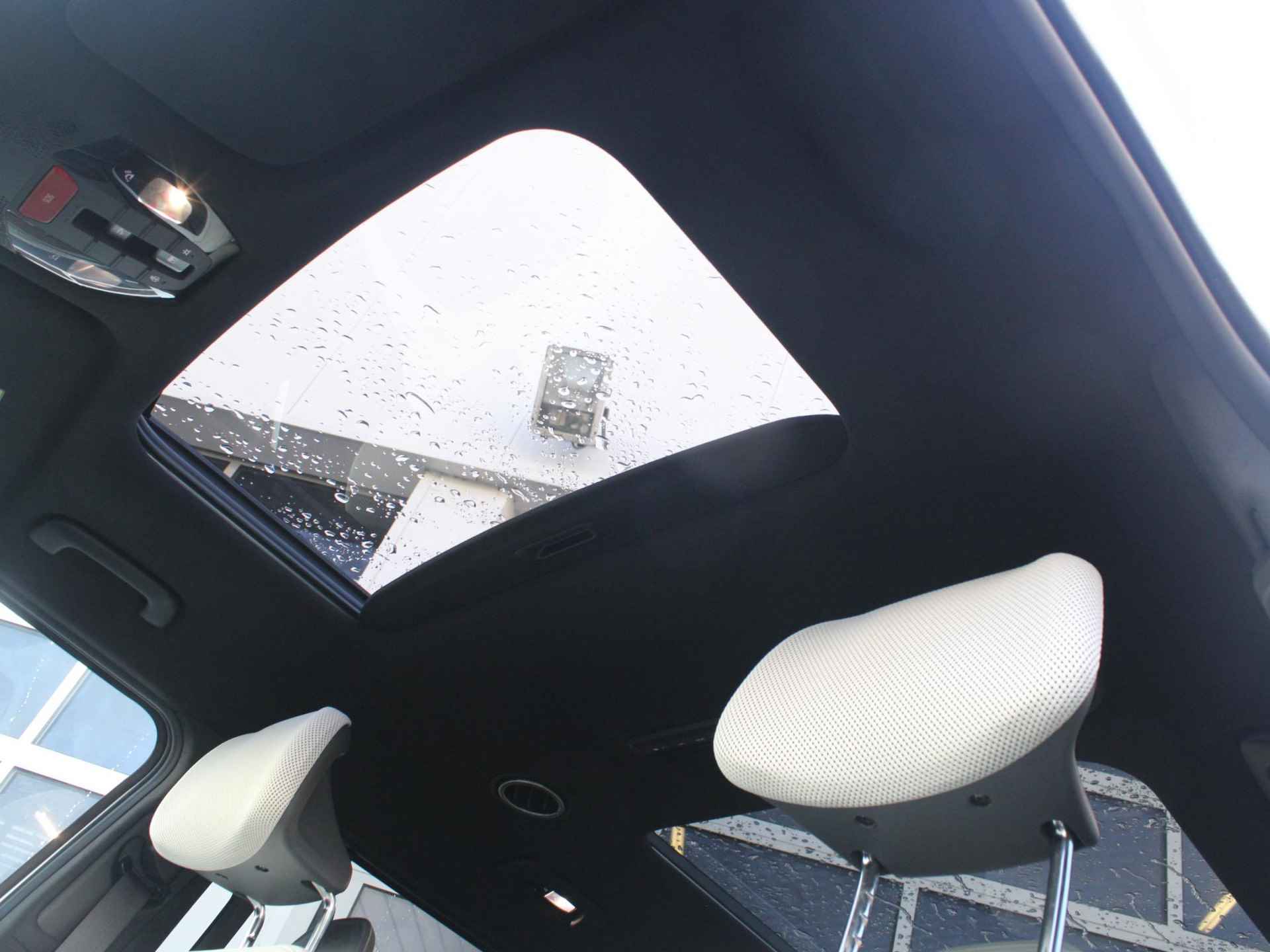 Kia EV9 Launch Edition GT-Line AWD 99.8 kWh | Direct Beschikbaar | Clima | Navi | 7-Pers. | Adapt. Cruise | 21" | Head-Up | Stoel-/Stuurverwarming | Premium Audio | Schuif-/kanteldak - 29/42
