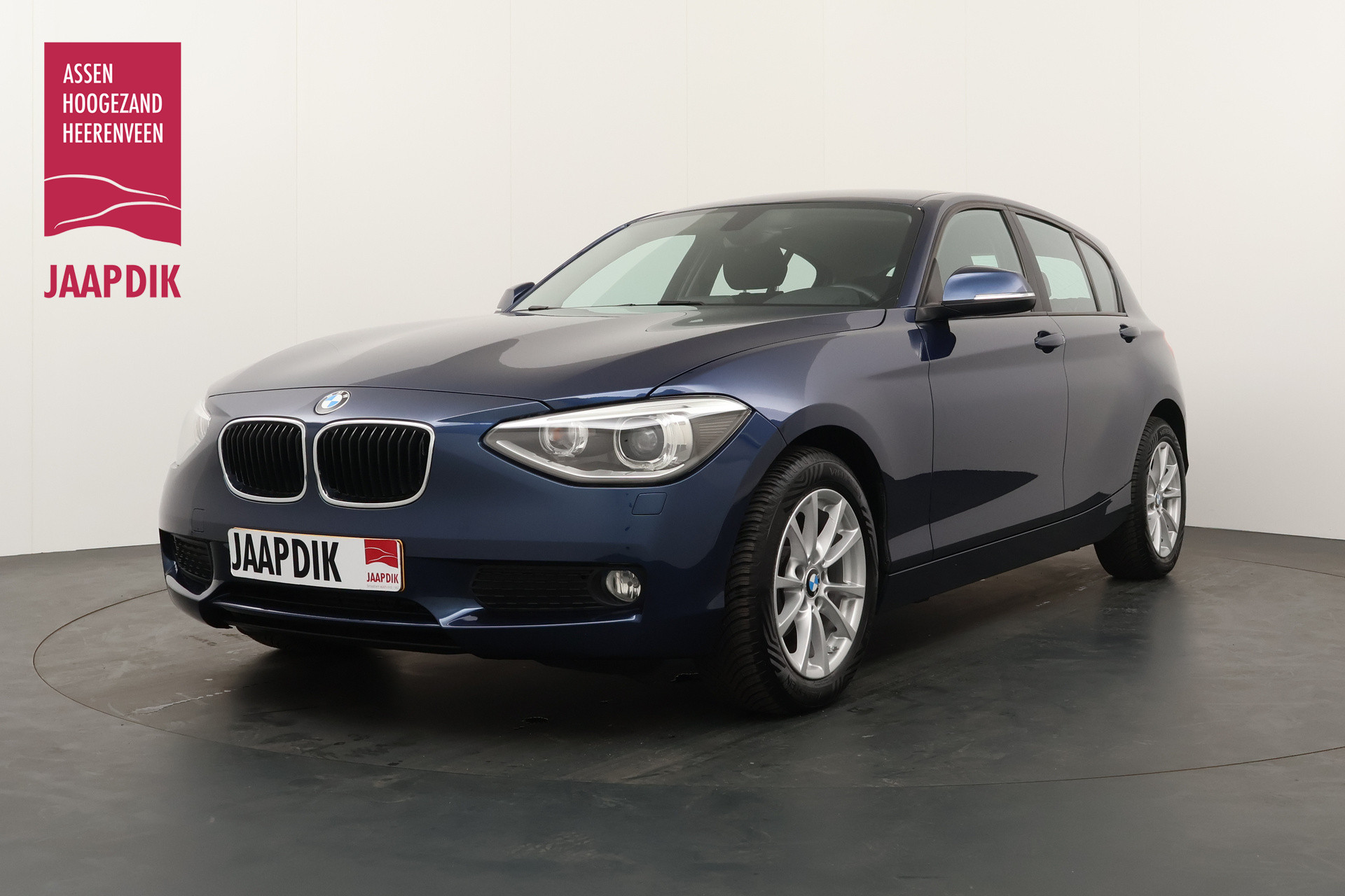 BMW 1-serie BWJ 10-2014 | 116i 136PK Executive | NWE APK | CLIMA | NAVI | CRUISE | PDC | LICHTMETAAL |