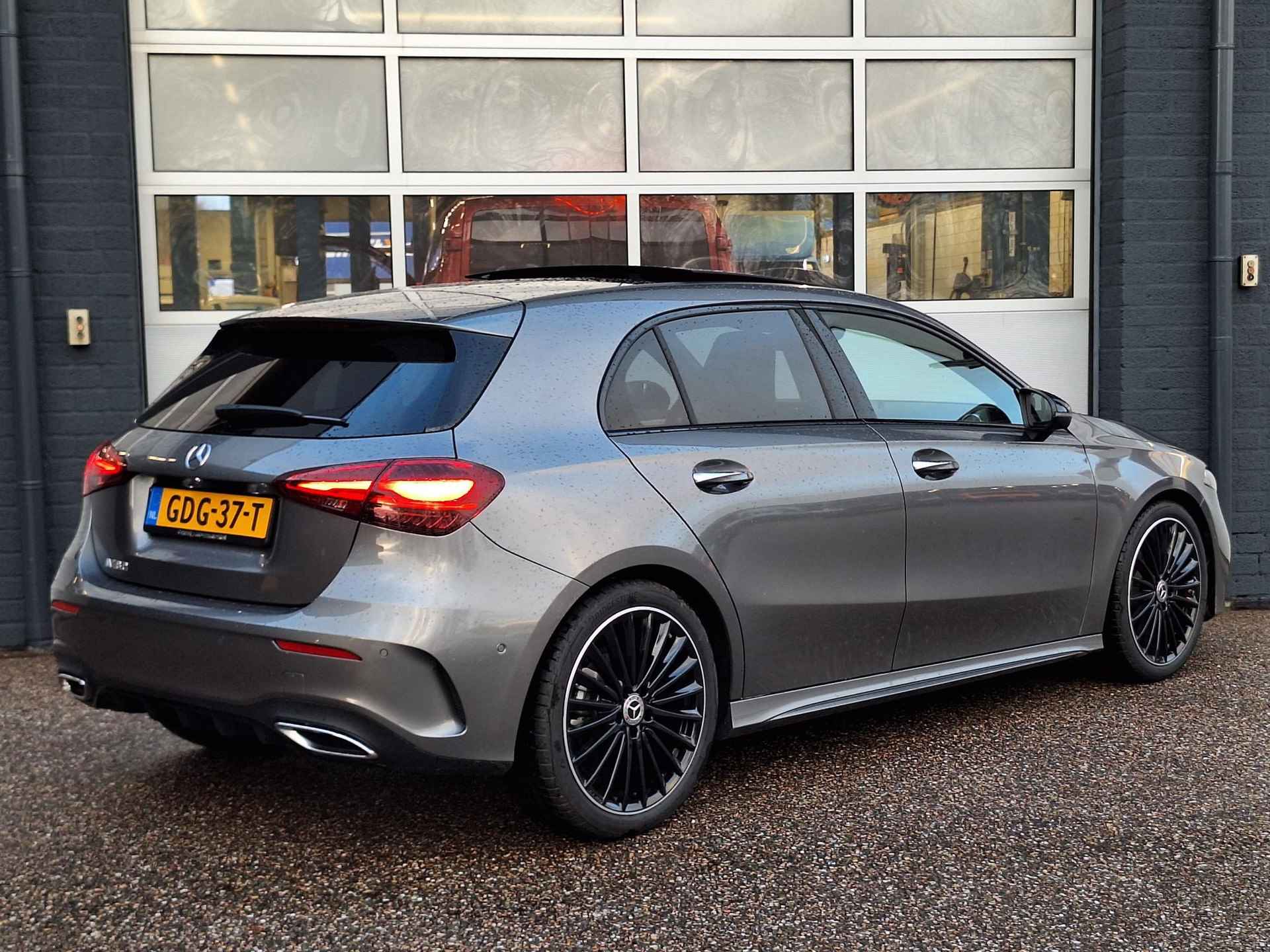 Mercedes-Benz A 180 Star Edition AMG Line | Night Pakket | 19 inch Multispaaks AMG Velgen | Panoramadak | Dodehoekassistent | MULTIBEAM LED Koplampen | Sfeerverlichting | Stoelverwarming | Achteruitrijcamera | Elektrisch Inklapbare Buitenspiegels | Showmodel - 3/43