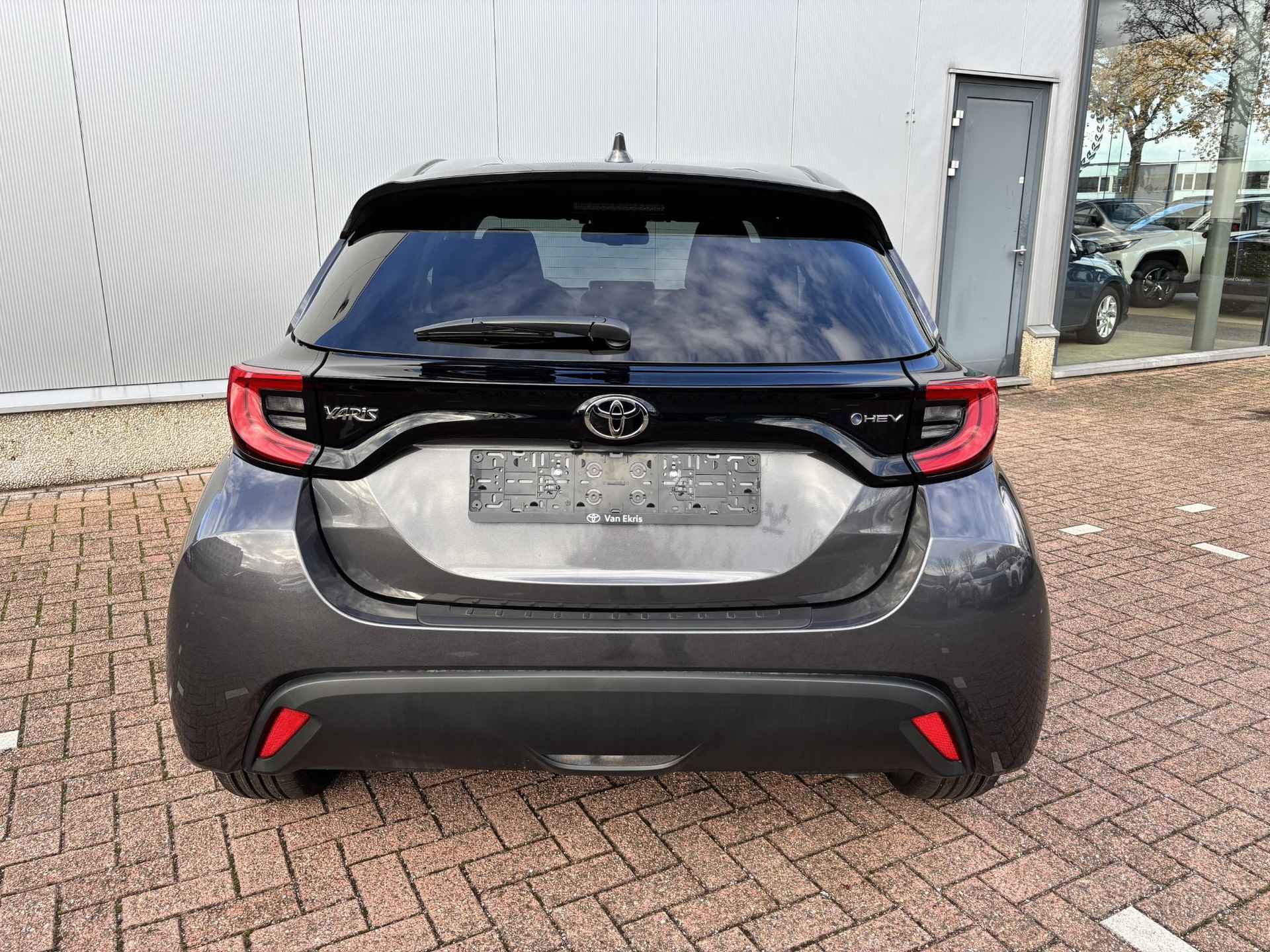 Toyota Yaris 1.5 Hybrid 115 First Edition Limited Stuurverwarming, Stoelverwarming, Apple Carplay Android Auto, Camera - 30/40