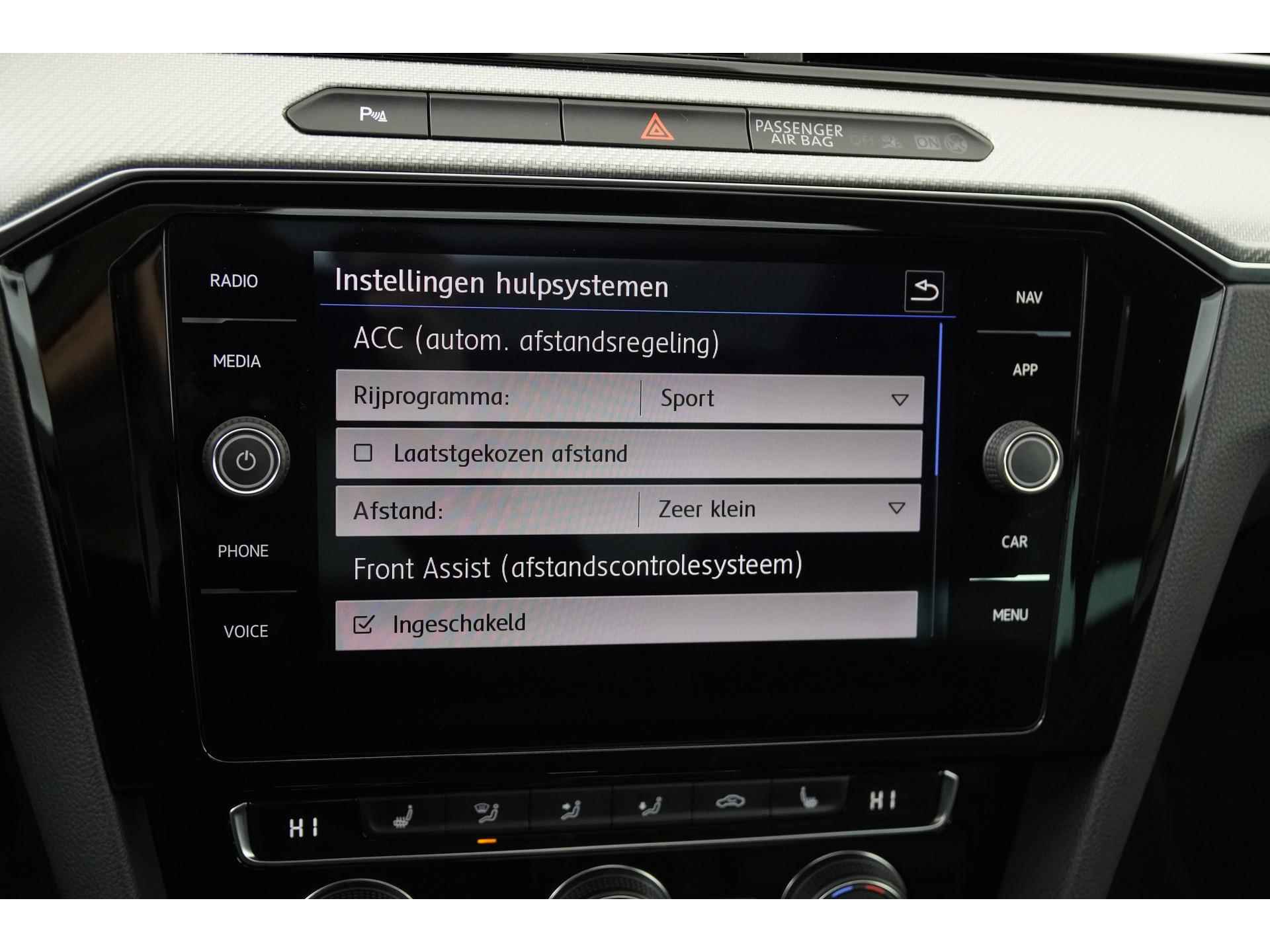 Volkswagen Passat Variant 1.4 TSI ACT Highline Business R | Panoramadak | Digital Cockpit | ACC | Zondag Open! - 18/41